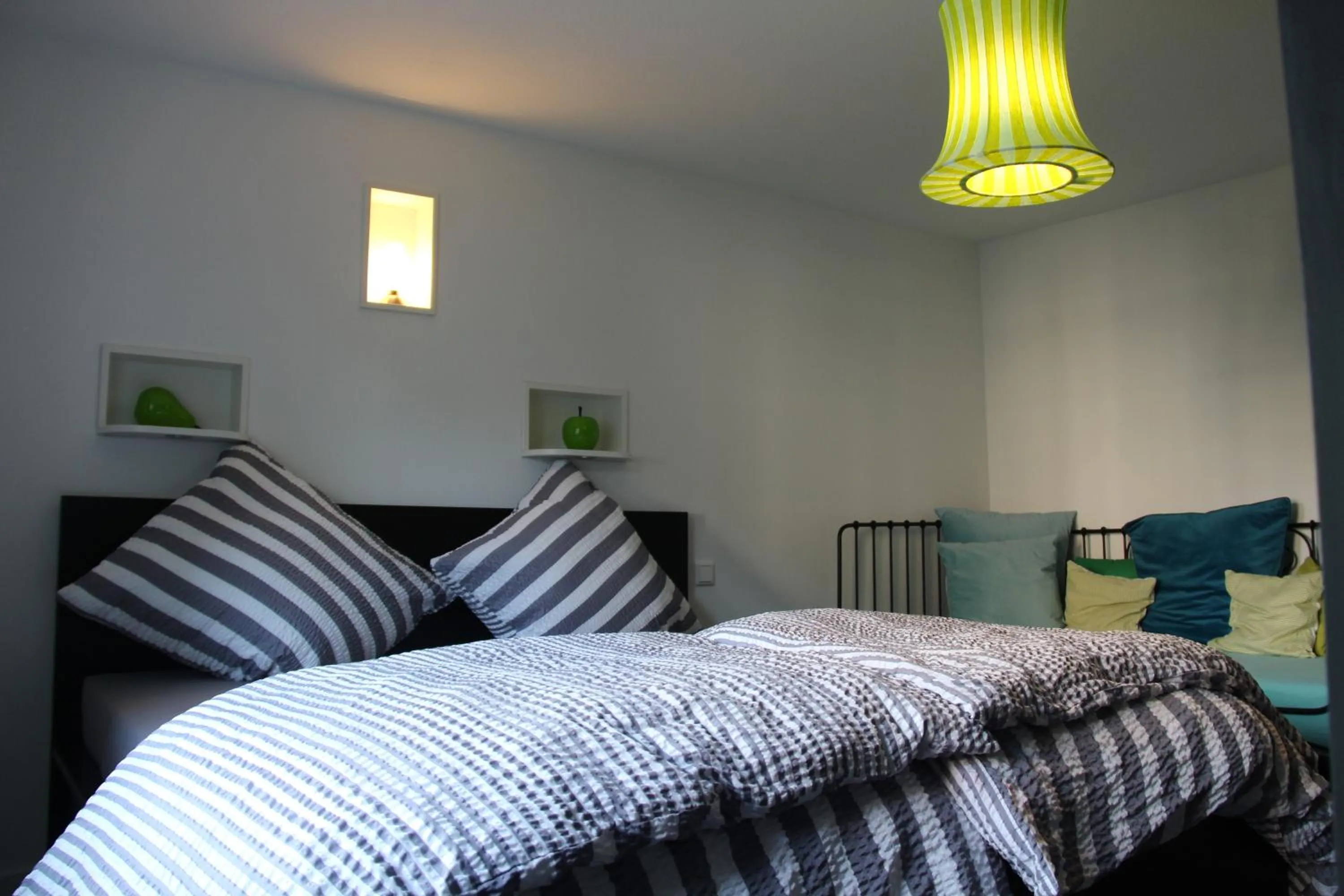 Photo of the whole room, Bed in Sallinghaus