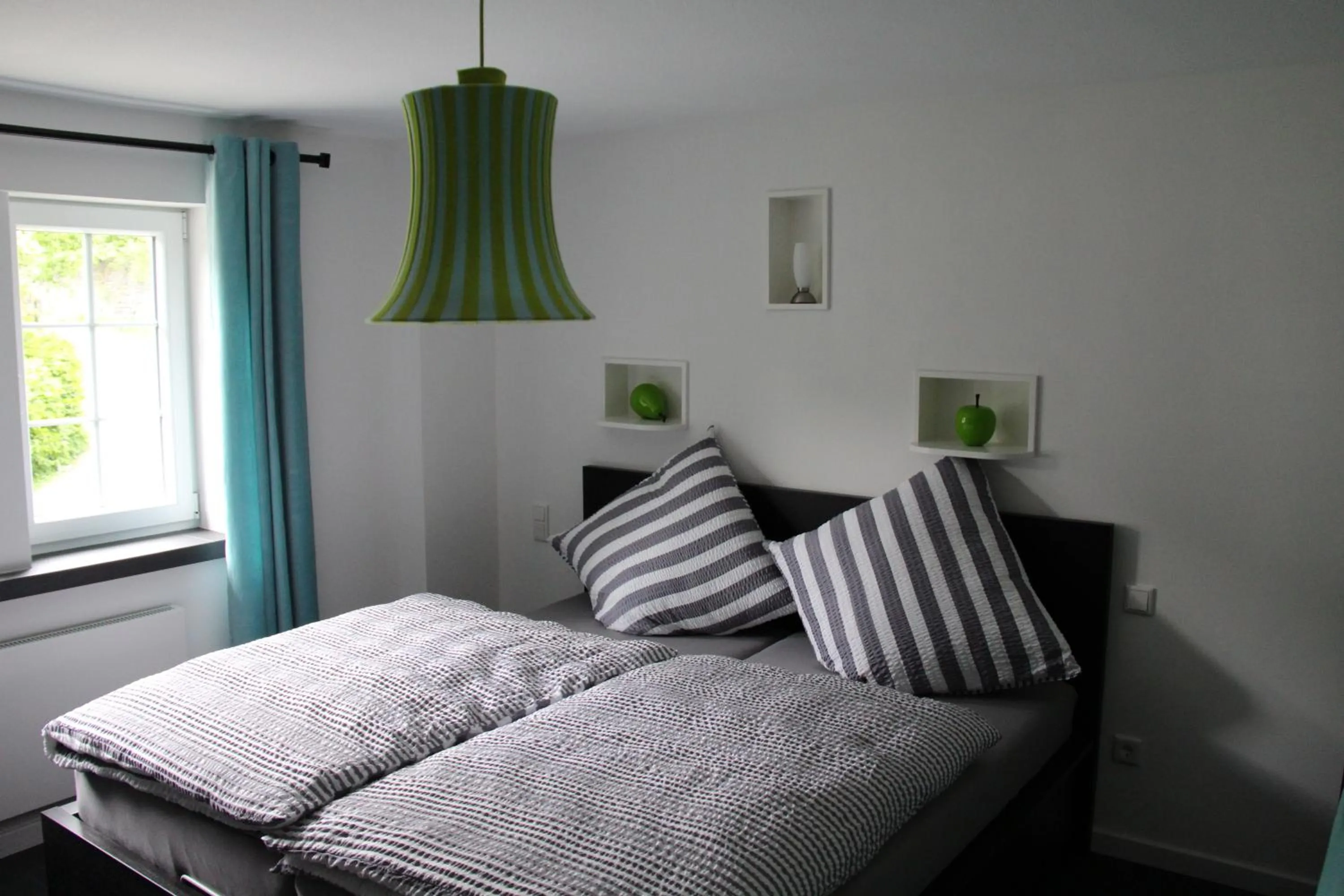 Photo of the whole room, Bed in Sallinghaus