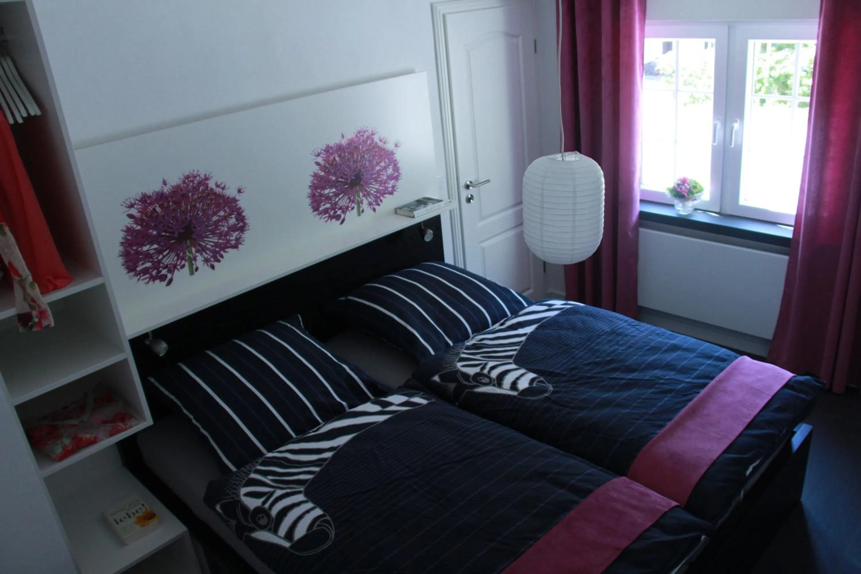 Photo of the whole room, Bed in Sallinghaus