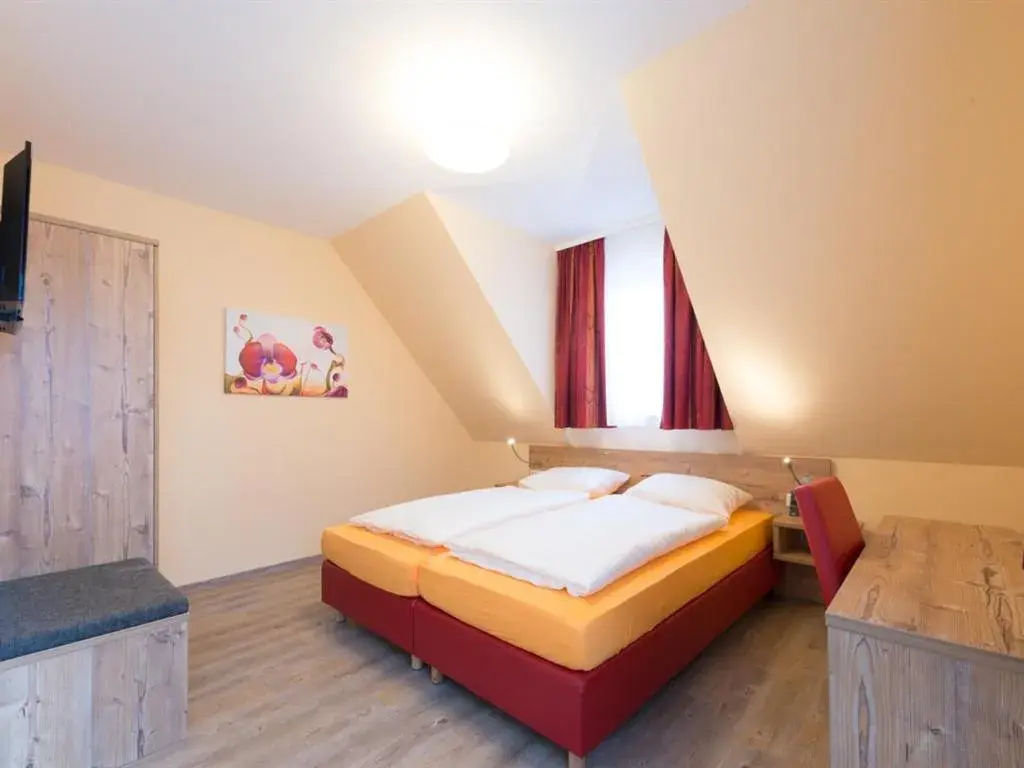 Bedroom, Bed in Landgasthof Schwarzes Roß Bedroom, Bed in Landgasthof Schwarzes Roß