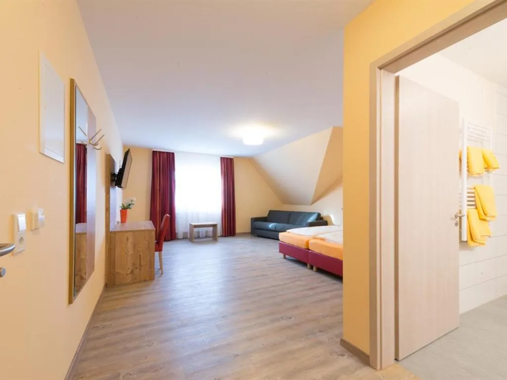 Bedroom, Bed in Landgasthof Schwarzes Roß