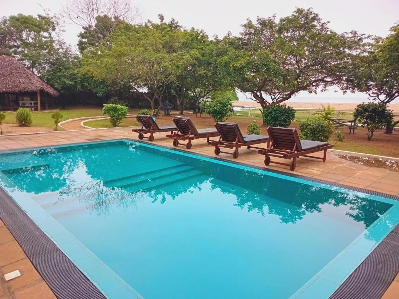 Garden in The Beach house by Kay Jay Hotels