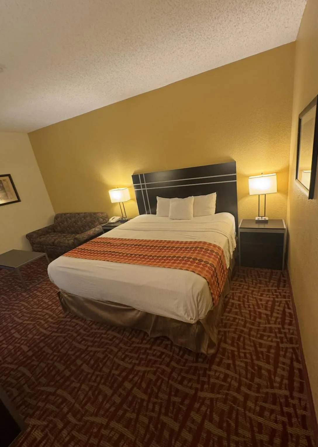 Bed in CASINO INN AND SUITES TUNICA RESORTs