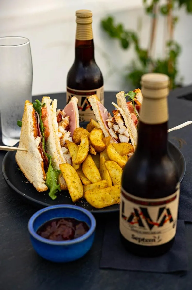 Restaurant/places to eat in The Oscar Olympic Hotel