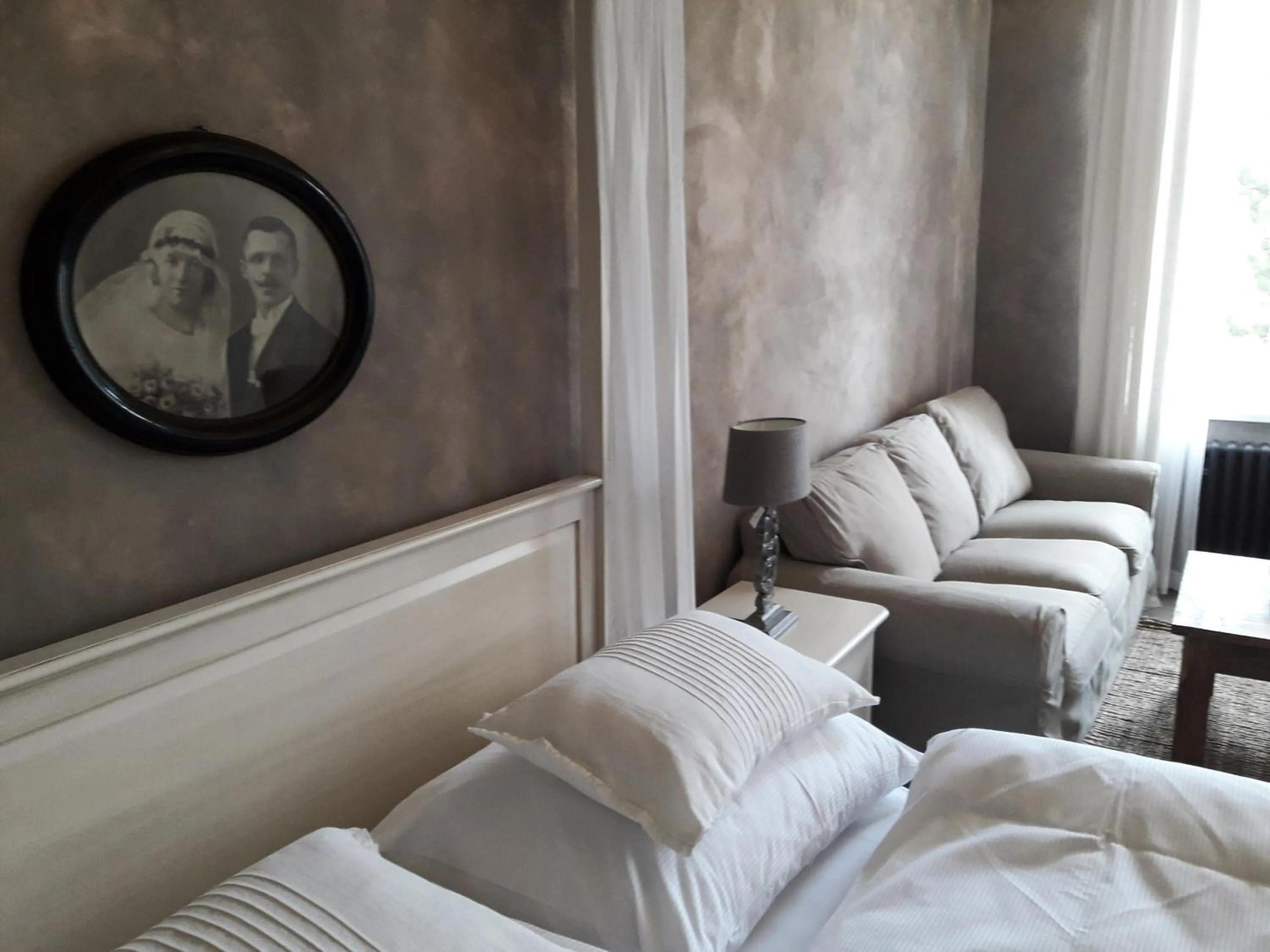 Day, Bed in Apartments Rose Garden