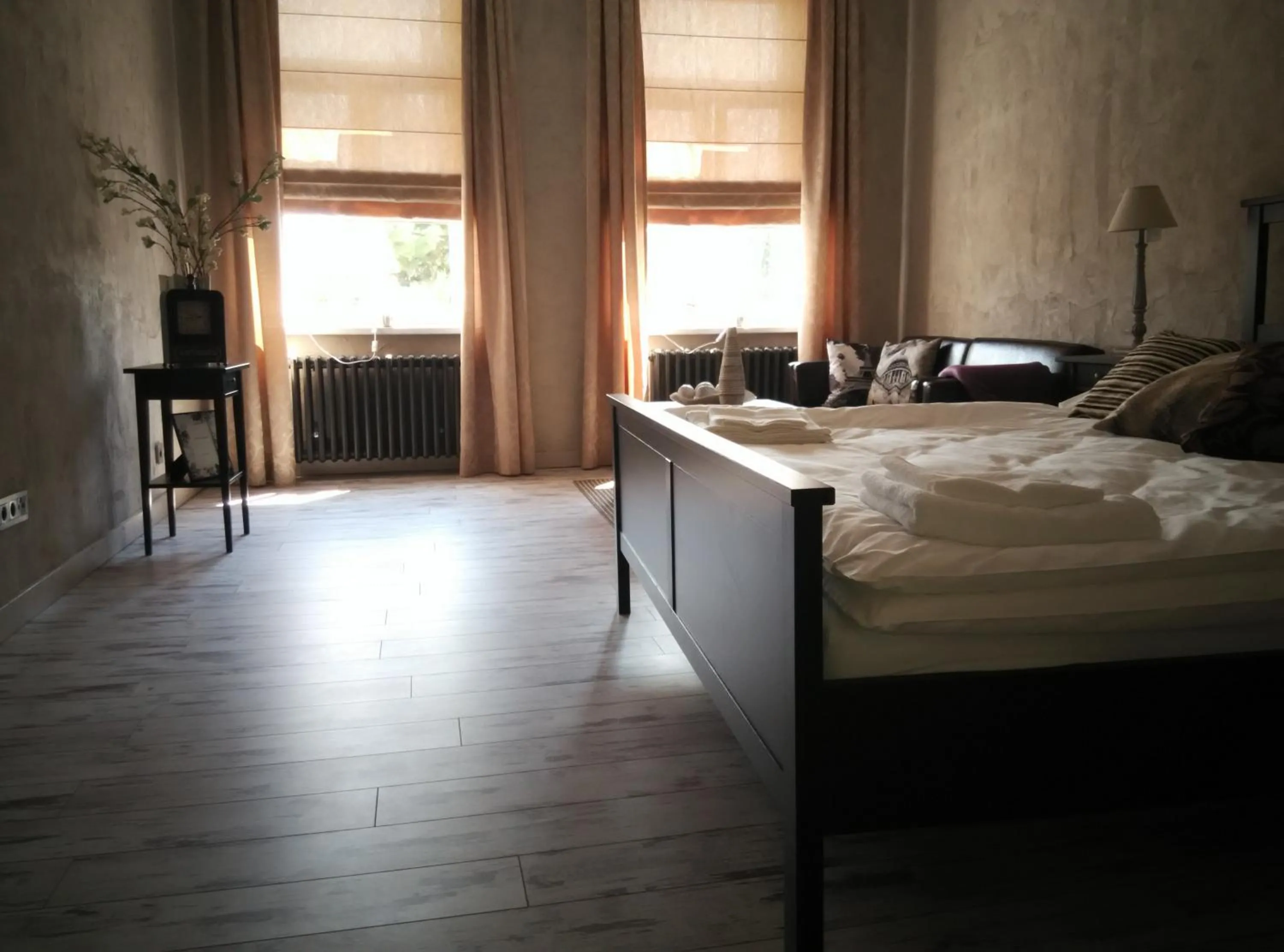 Day, Bed in Apartments Rose Garden