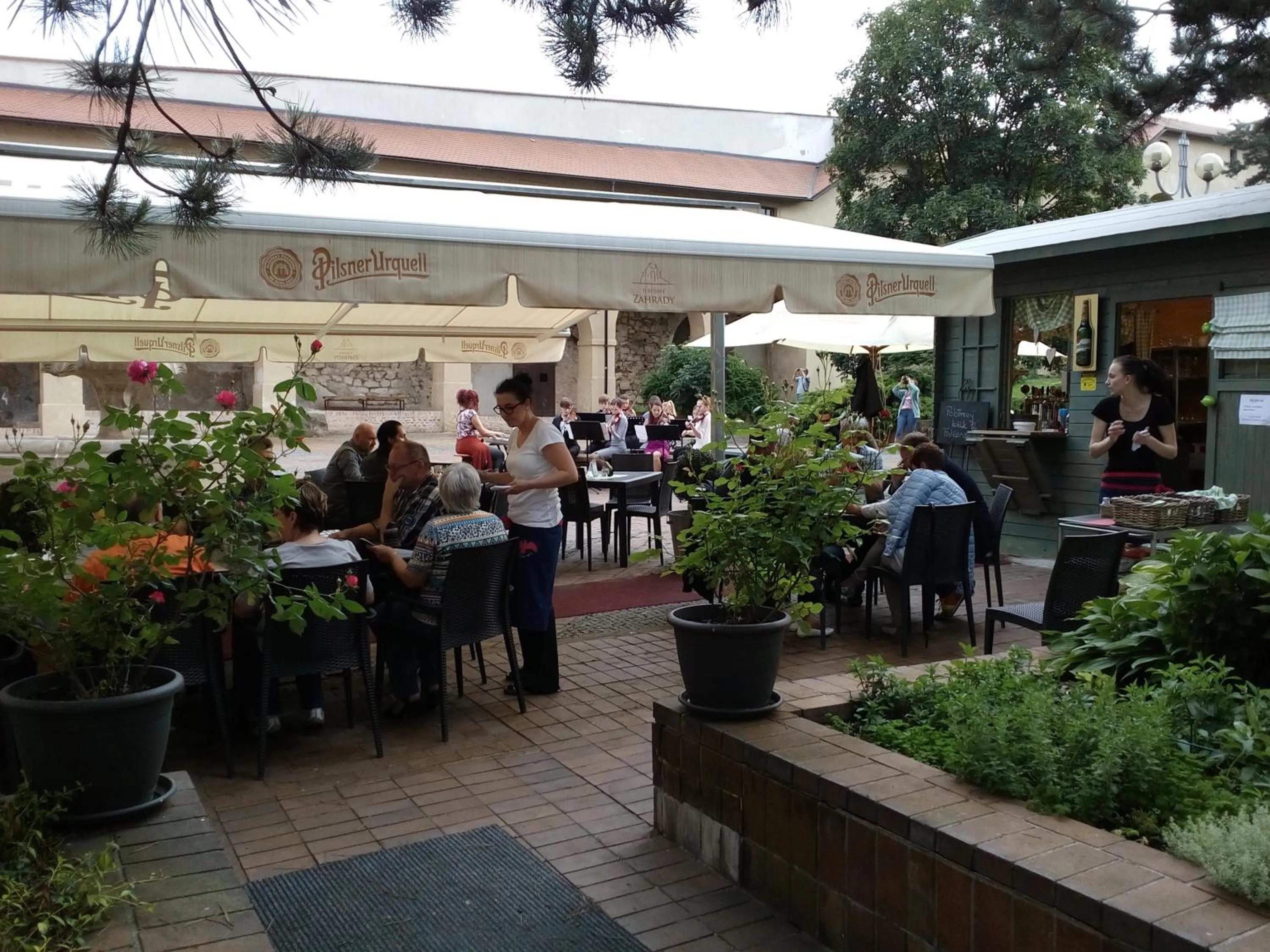Restaurant/places to eat in Apartments Rose Garden