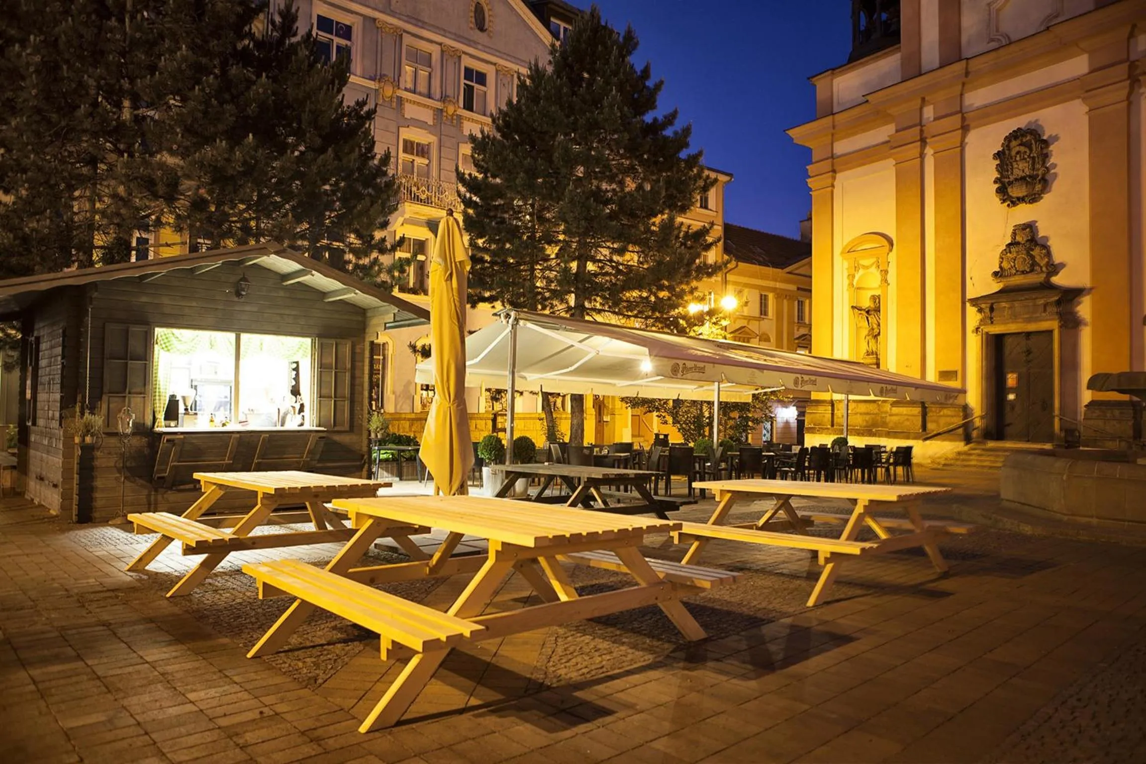 Restaurant/places to eat in Apartments Rose Garden