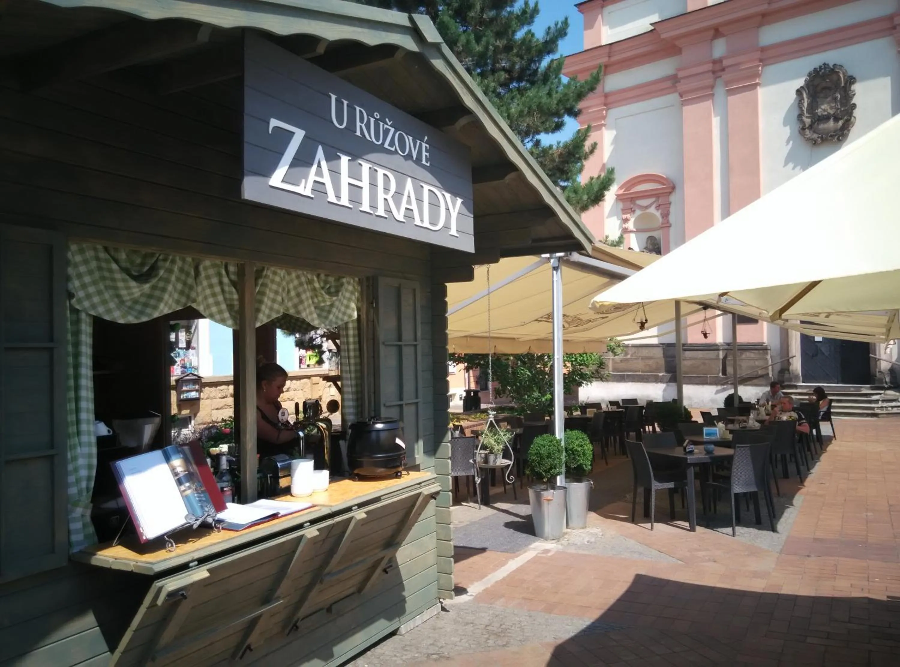 Restaurant/places to eat in Apartments Rose Garden