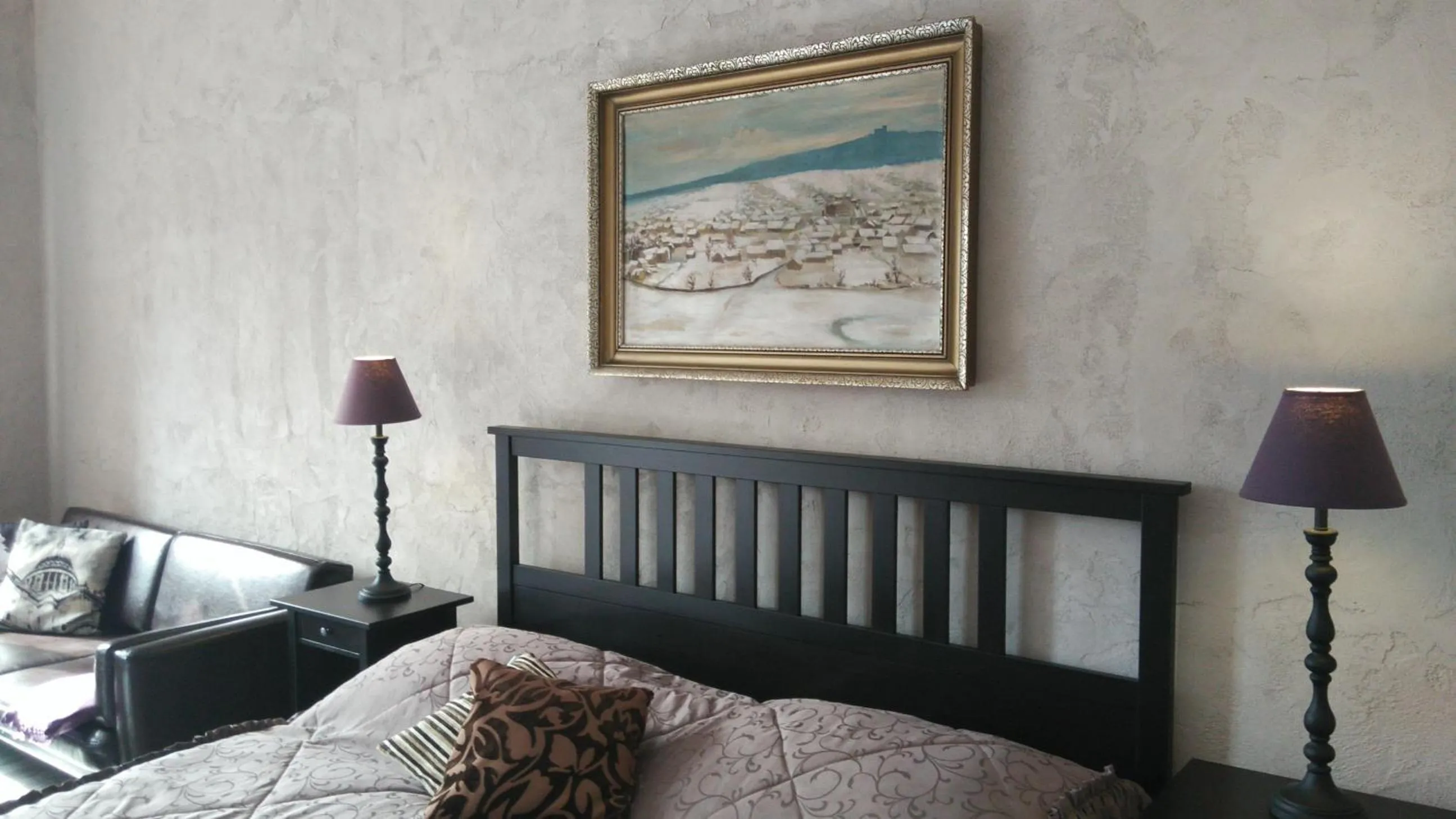 Decorative detail, Bed in Apartments Rose Garden