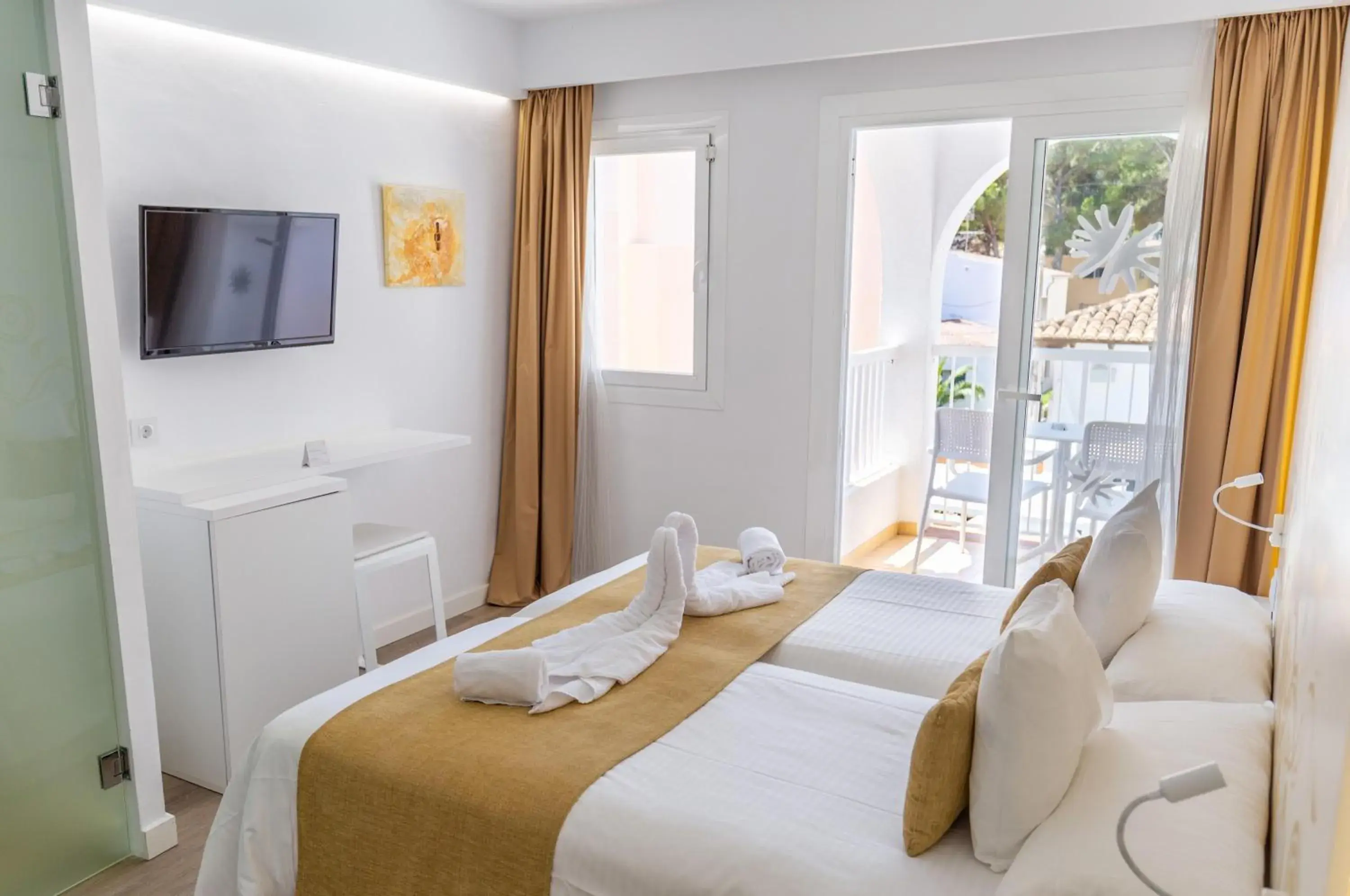 Standard Double or Twin Room with Balcony - single occupancy in BQ Cala Ratjada Standard Double or Twin Room with Balcony - single occupancy in BQ Cala Ratjada