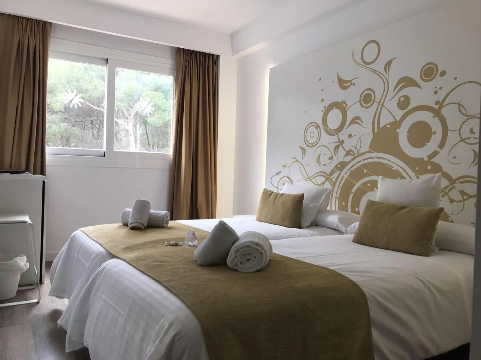 Photo of the whole room, Bed in BQ Cala Ratjada