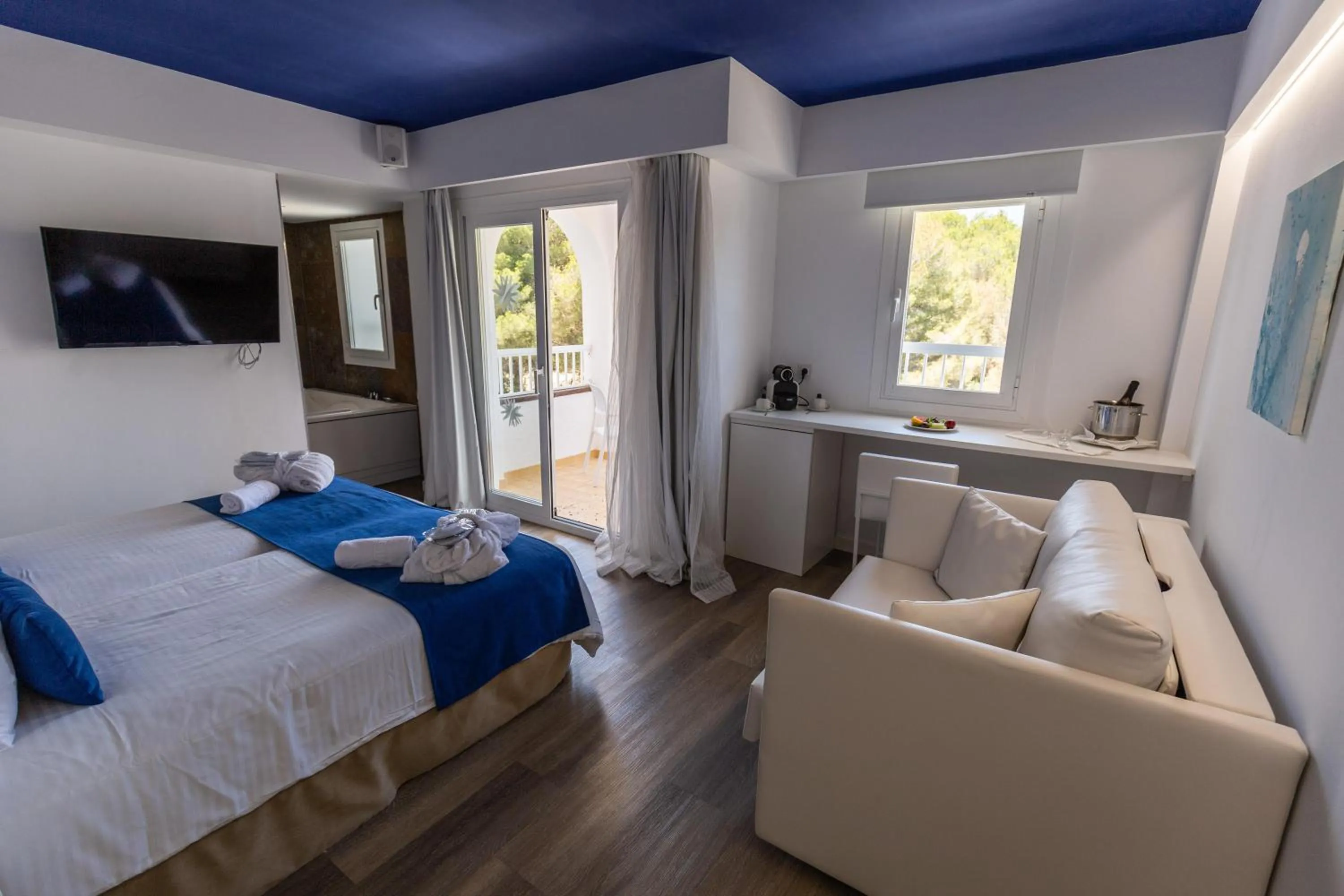 Photo of the whole room, Bed in BQ Cala Ratjada