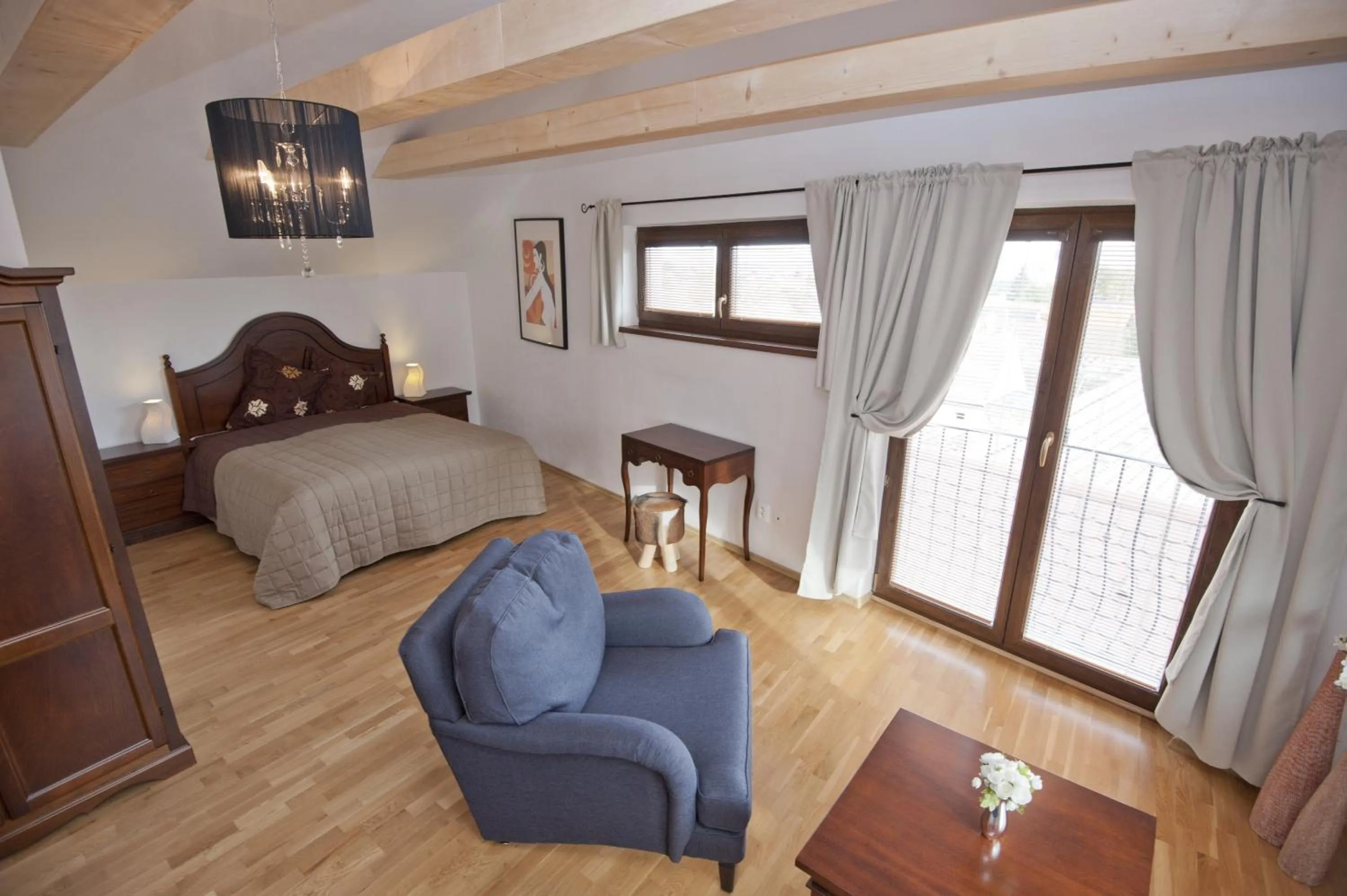 Day, Bed in Villa Vinica