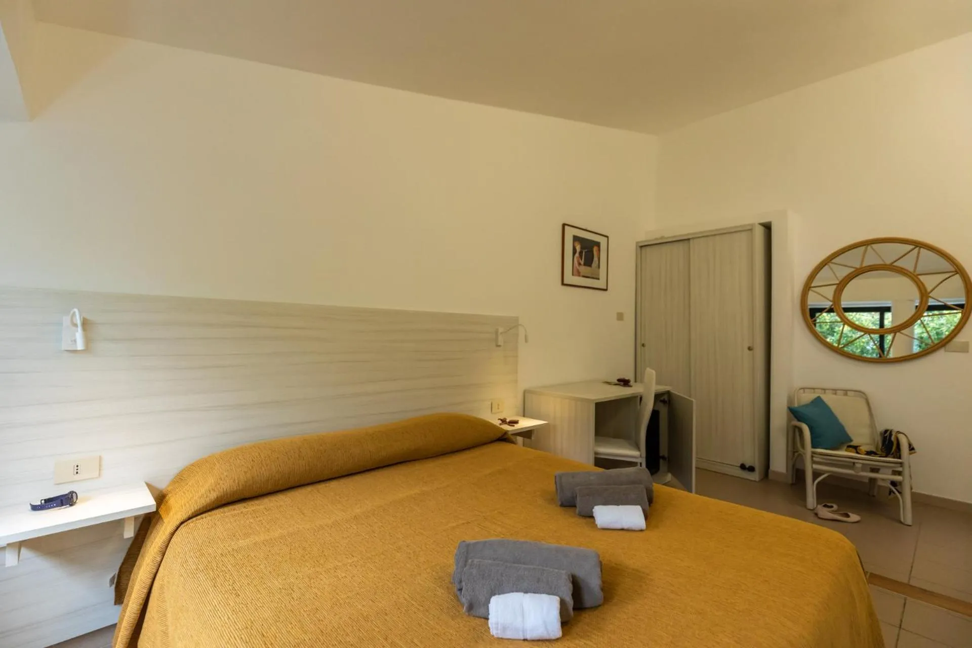 Photo of the whole room, Bed in La Meridiana