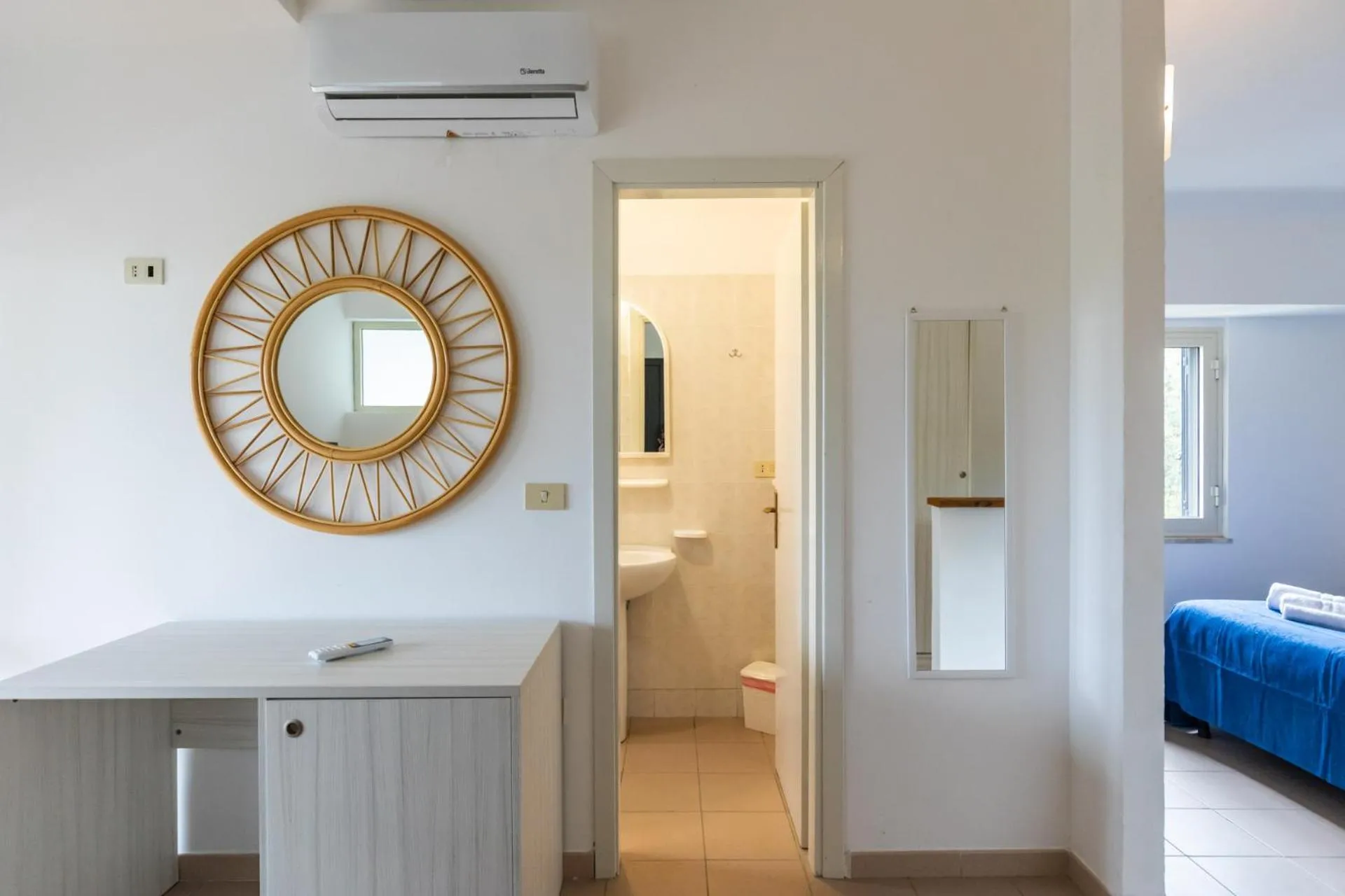 Photo of the whole room, Bed in La Meridiana