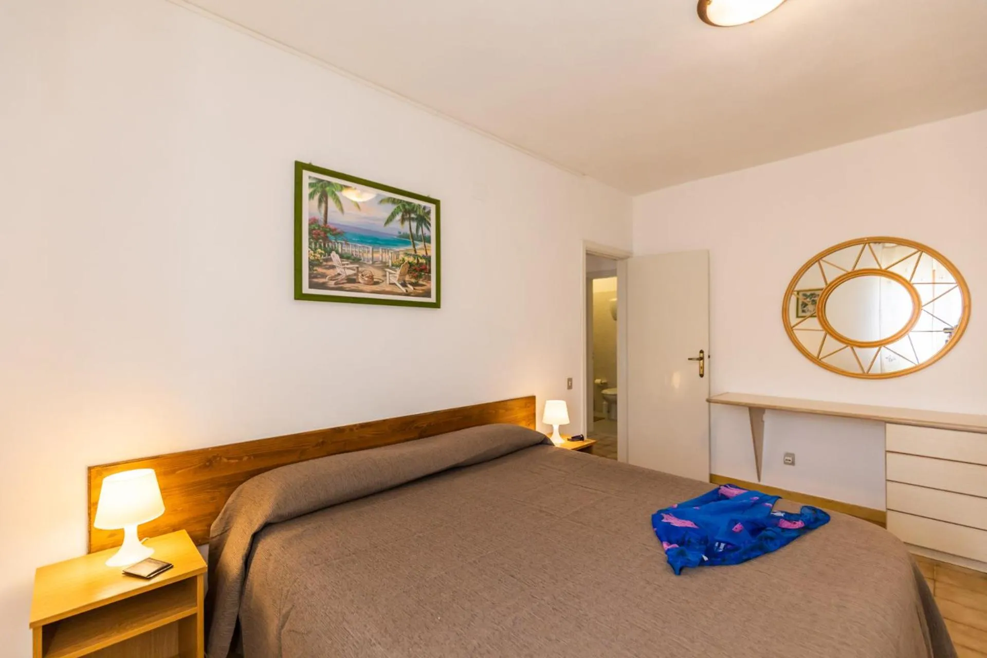 Photo of the whole room, Bed in La Meridiana
