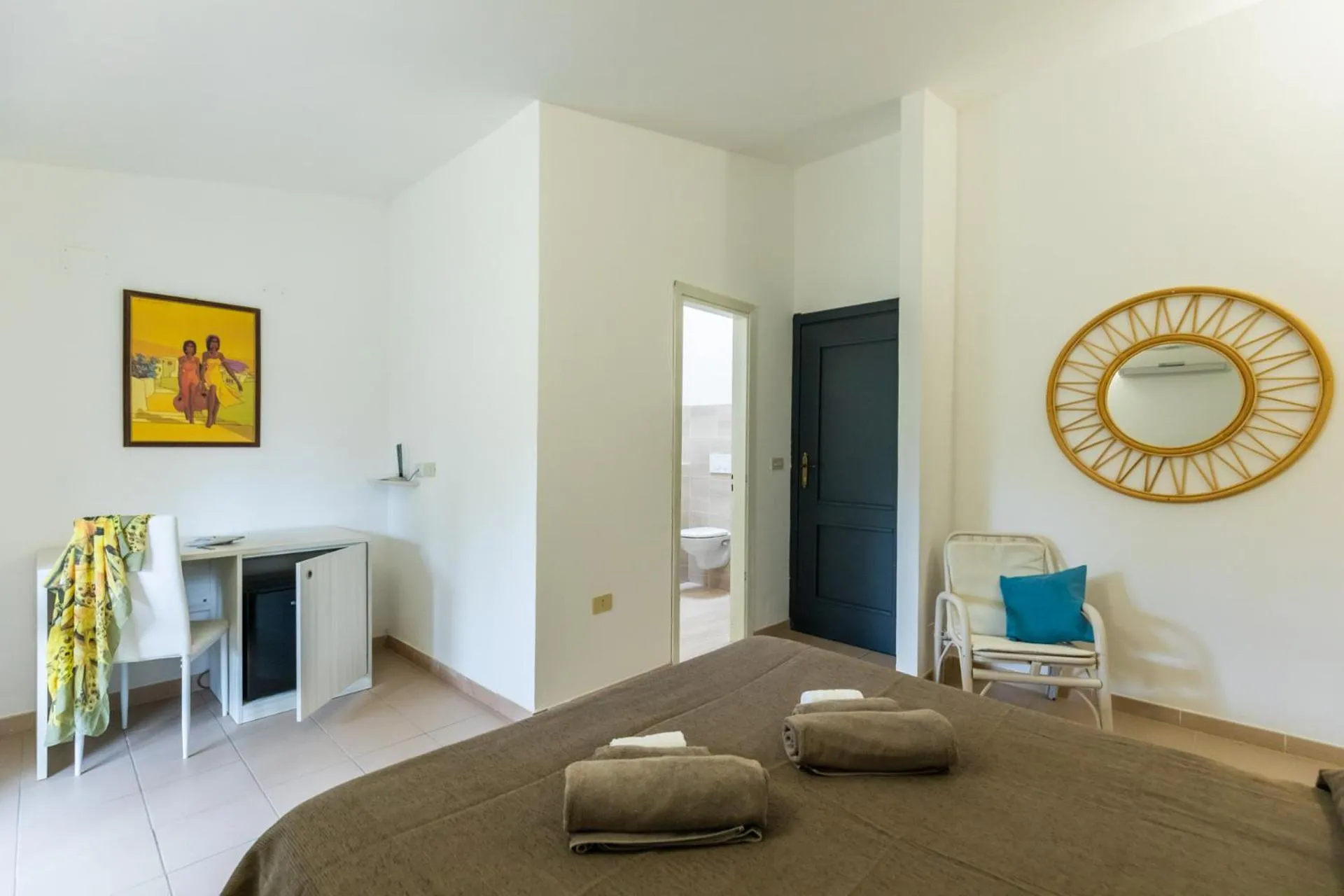 Photo of the whole room, Bed in La Meridiana