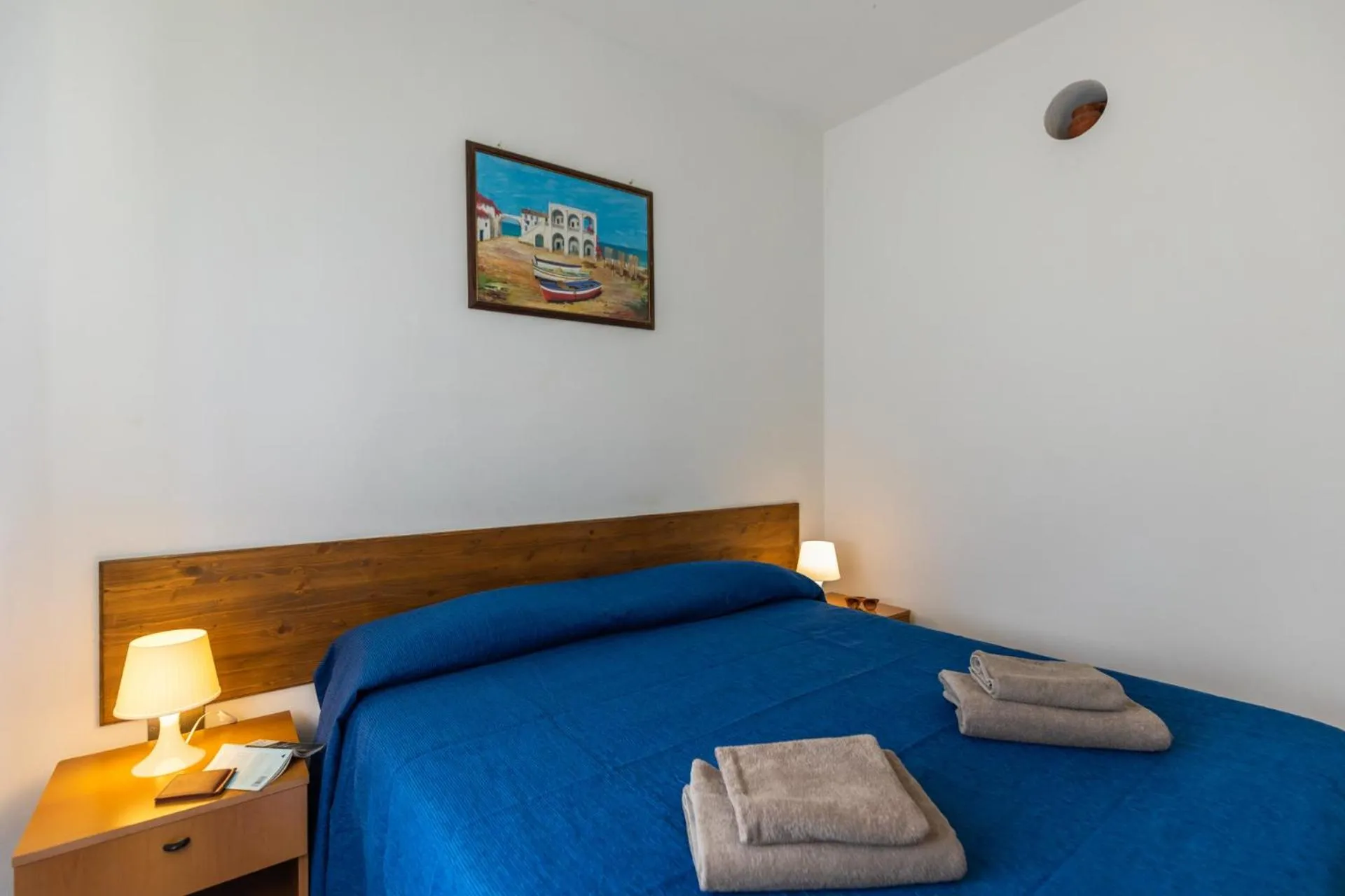 Photo of the whole room, Bed in La Meridiana