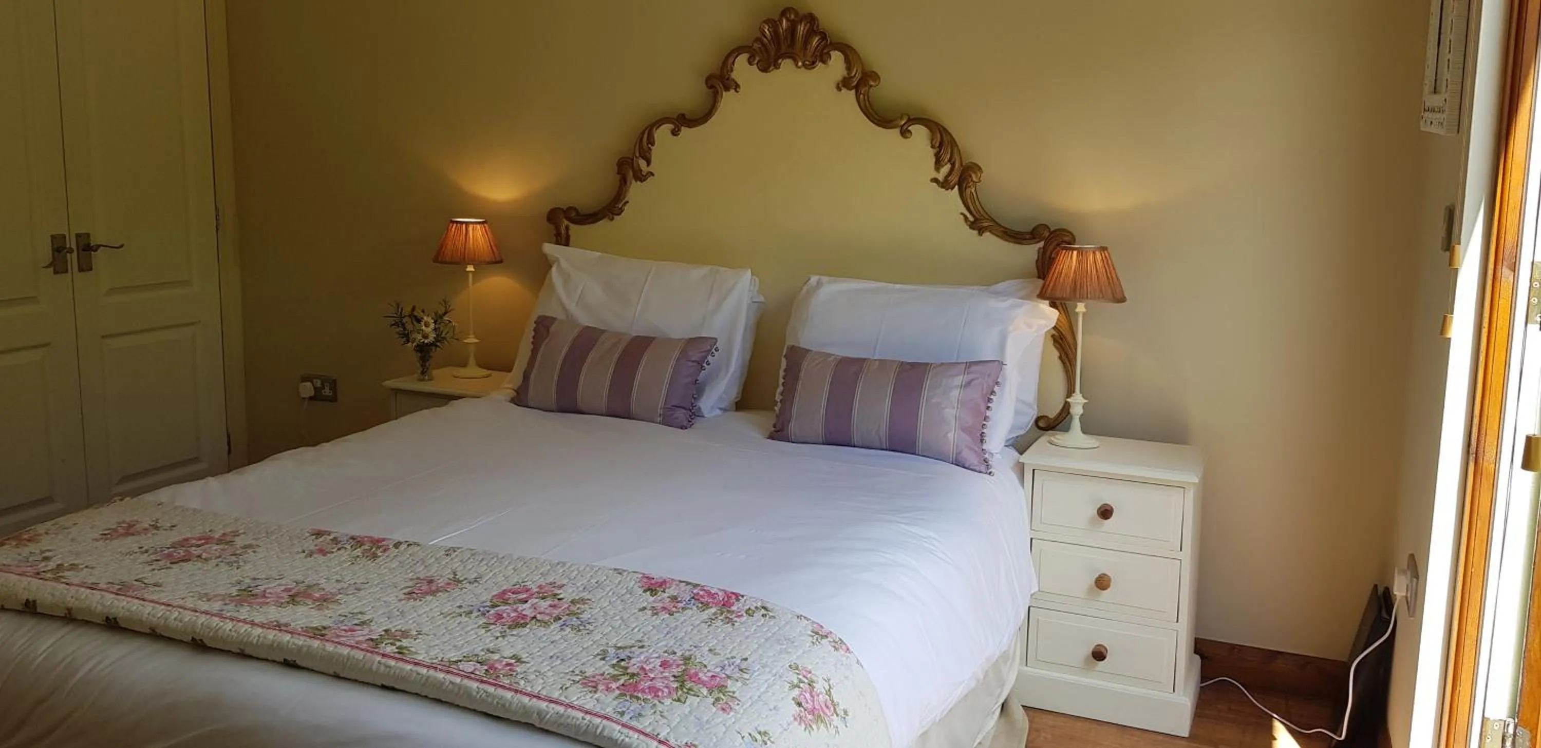 Bedroom, Bed in The Old Forge