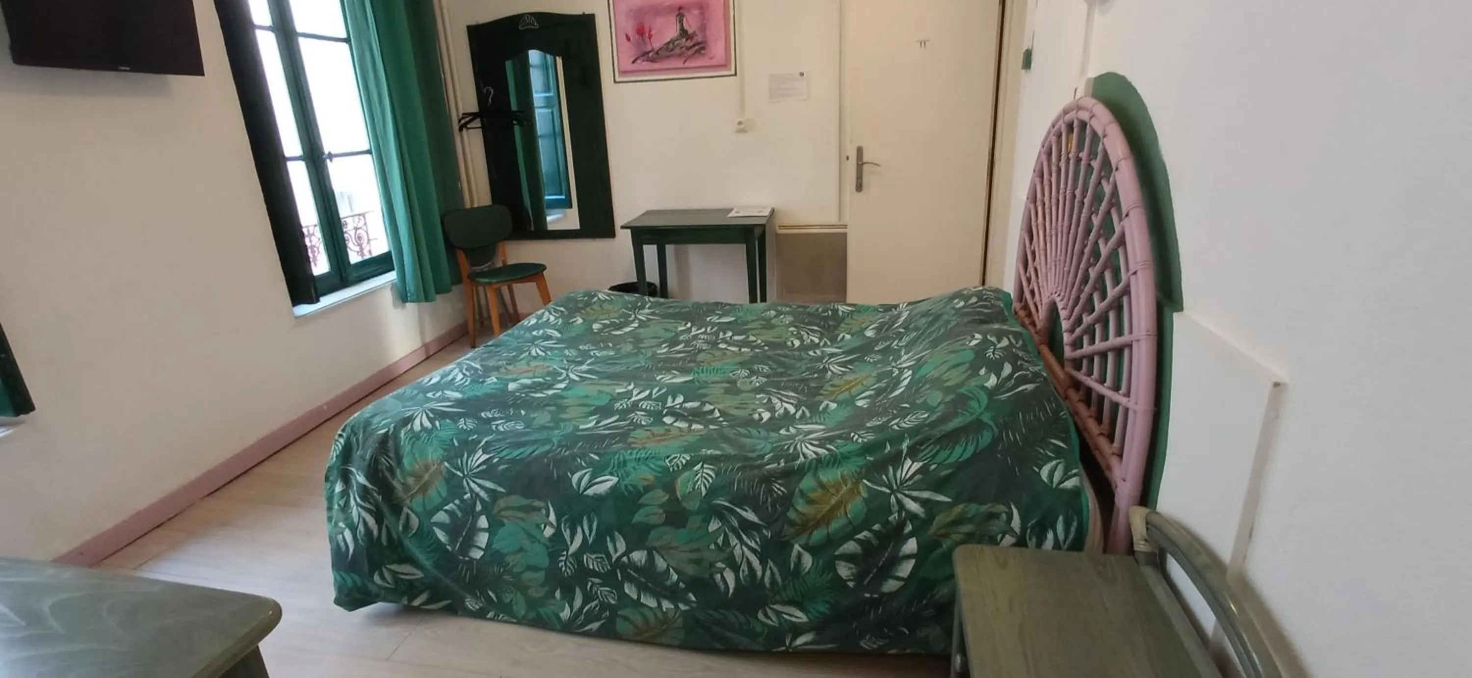 Double Room with Private Bathroom in Hôtel de Paris - Narbonne