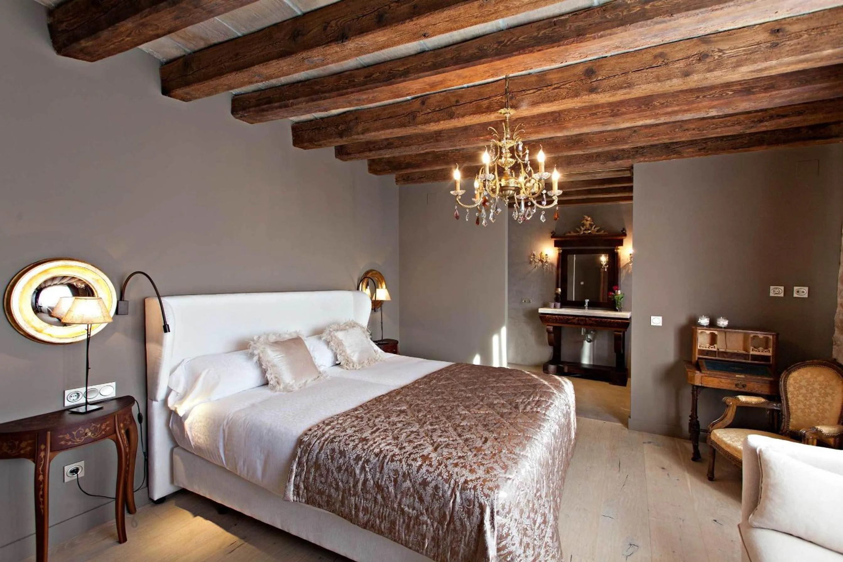 Bedroom, Bed in La Vella Farga Hotel