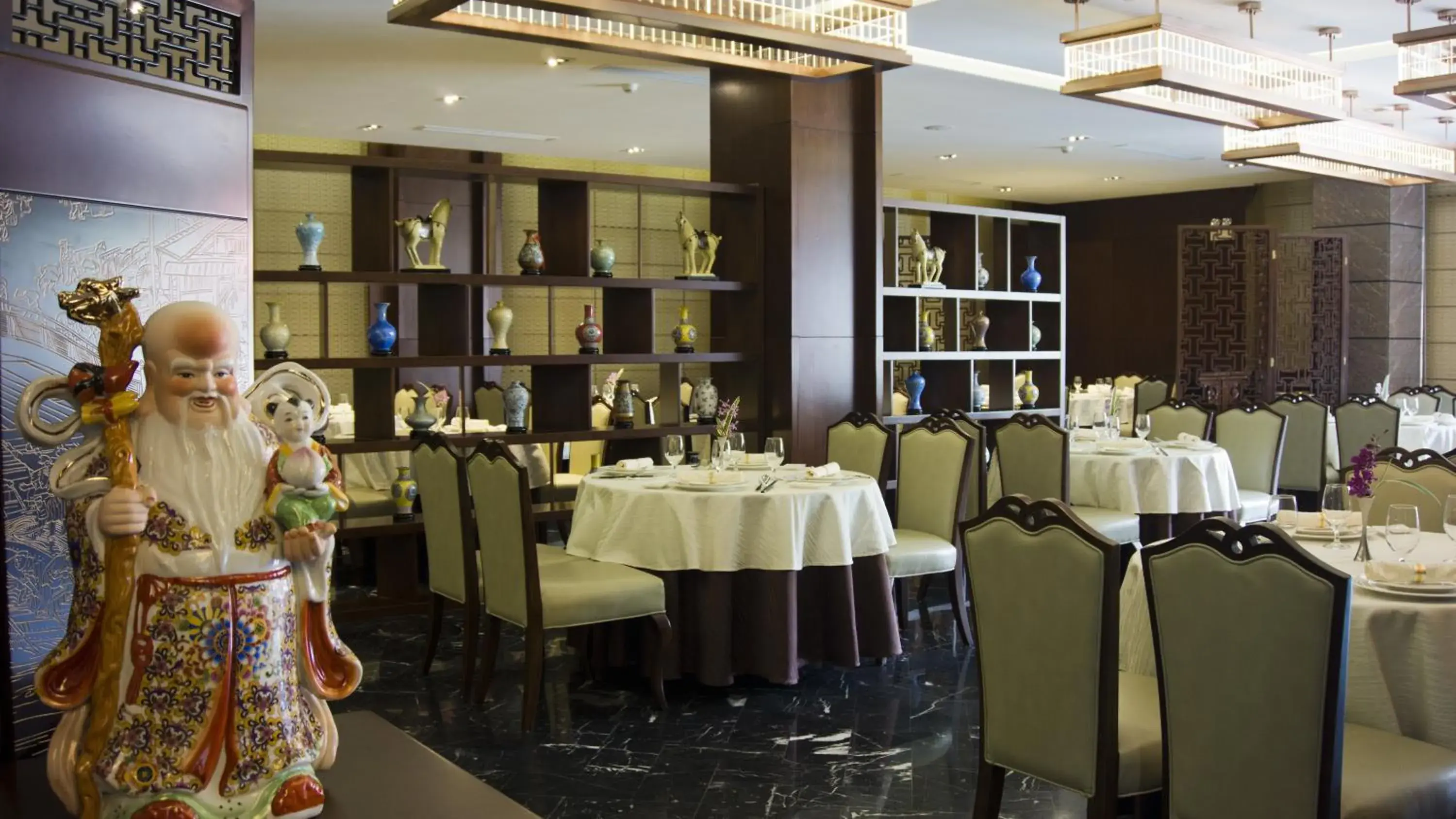 Restaurant/places to eat in Tang Palace Hotel Restaurant/places to eat in Tang Palace Hotel