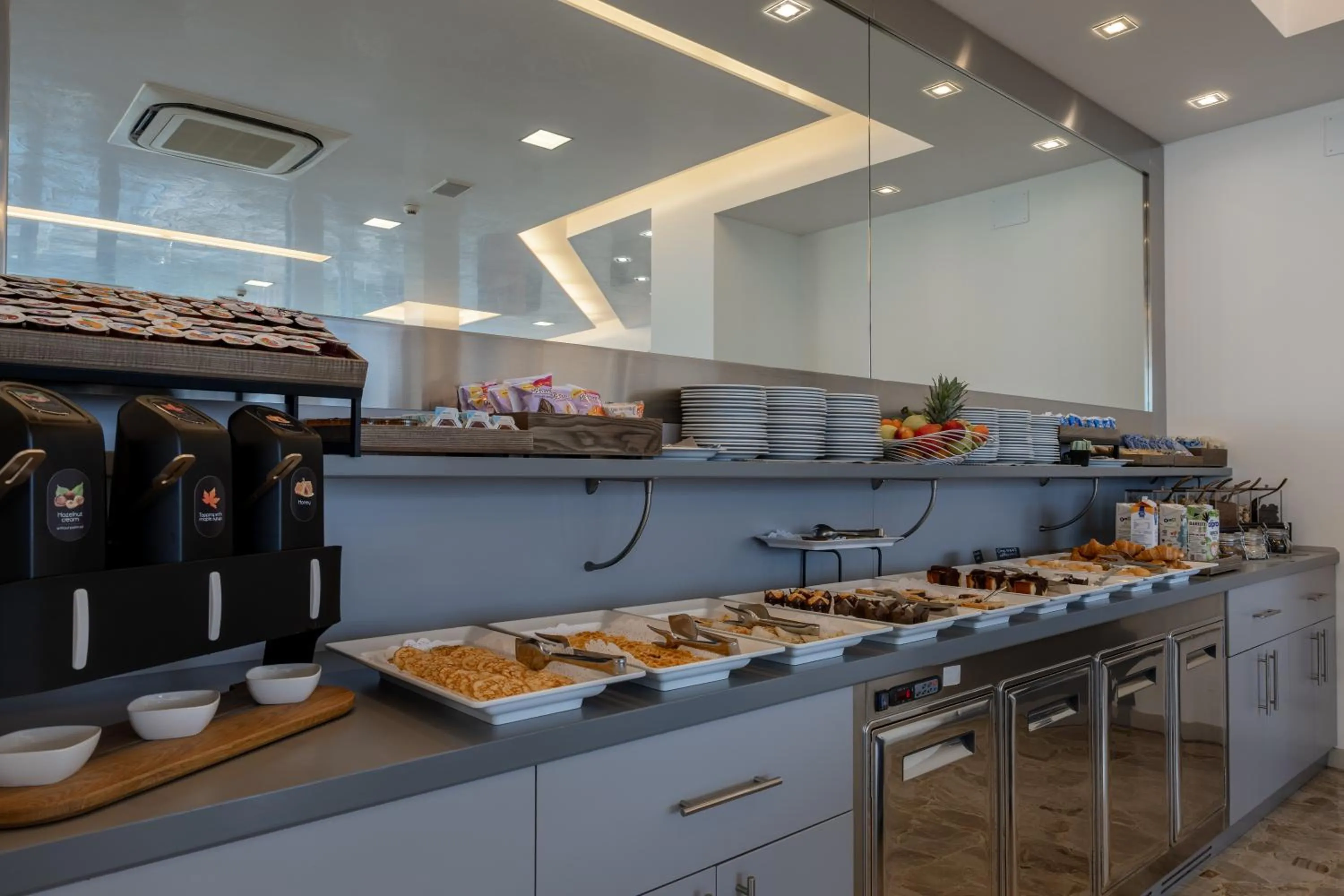 Buffet breakfast in Hotel Delle Nazioni - Adults Only