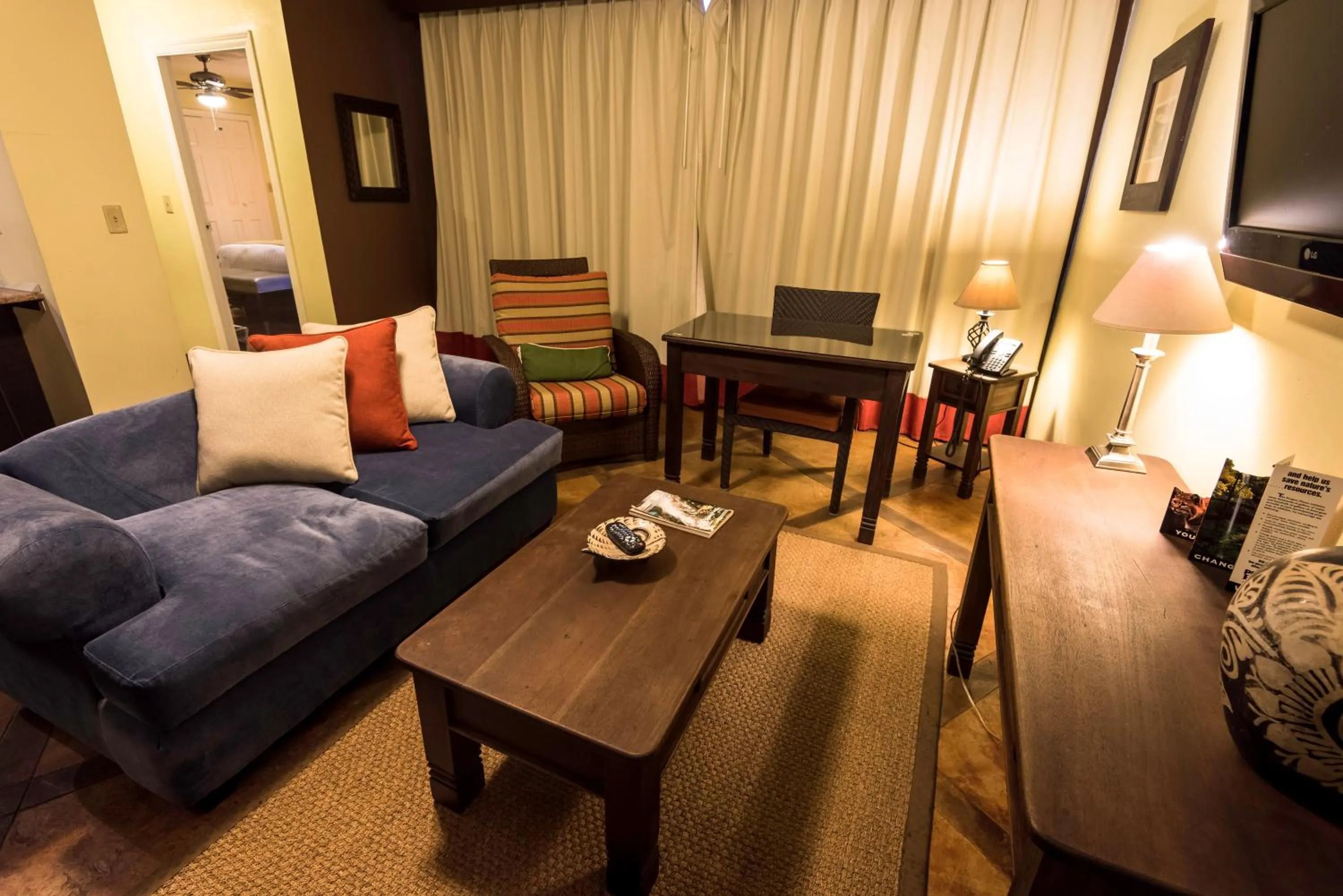 Staff, Bed in Humuya Inn