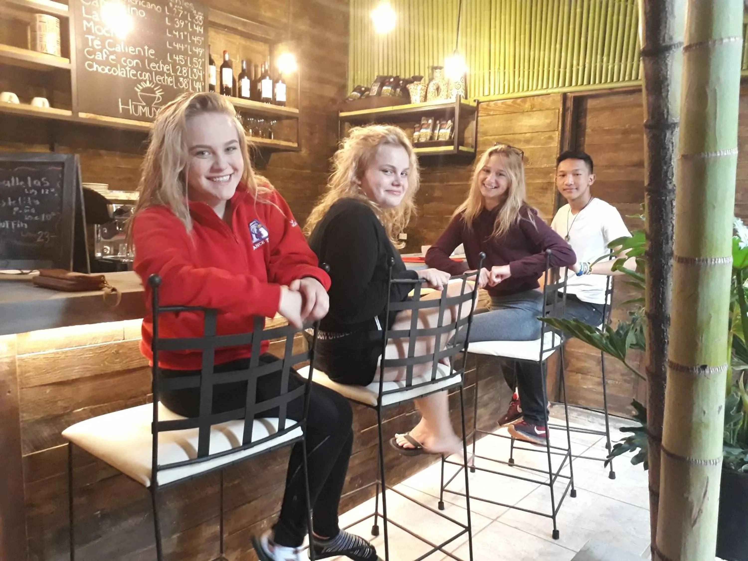 Restaurant/places to eat in Humuya Inn