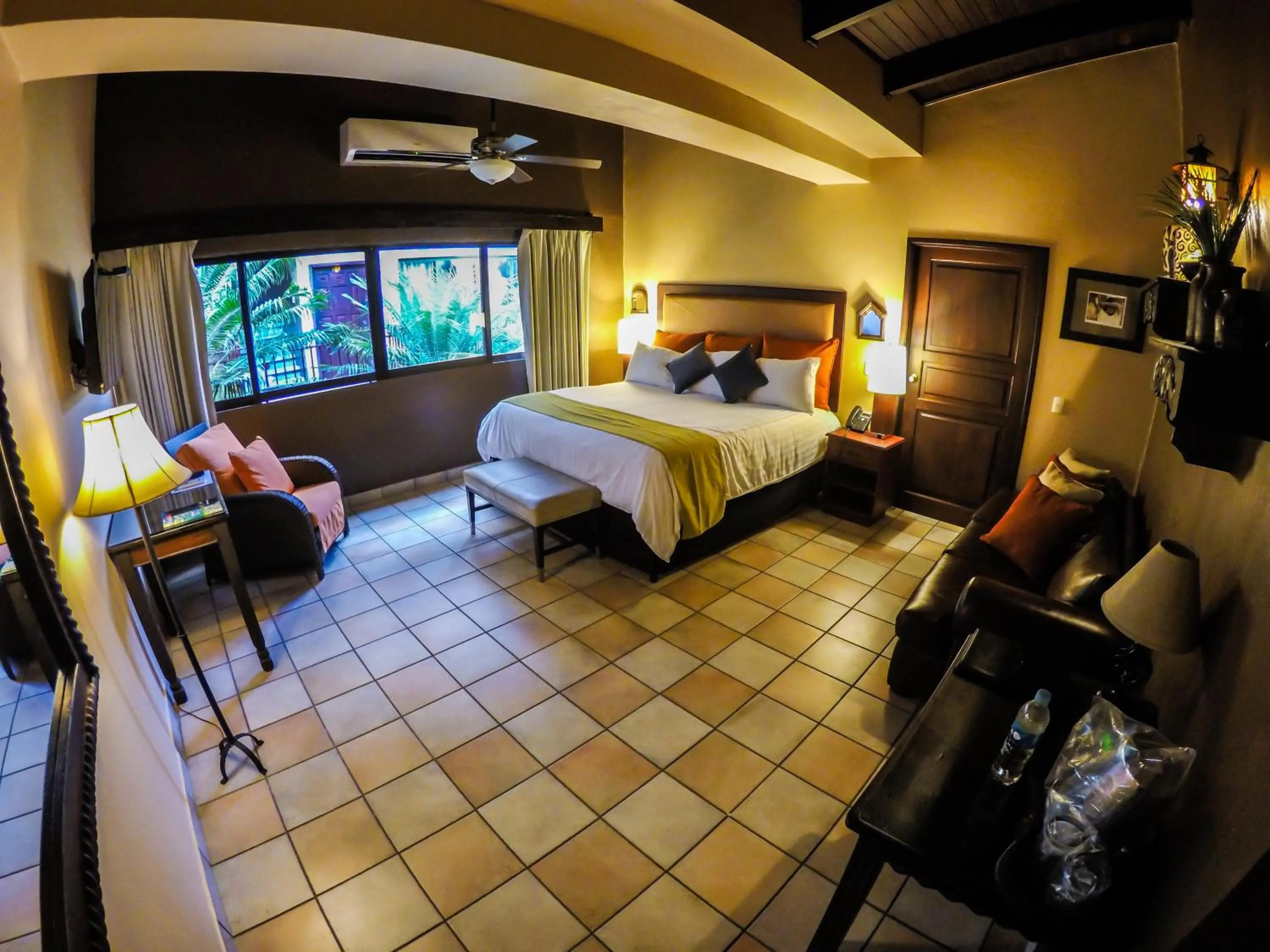 Photo of the whole room, Bed in Humuya Inn