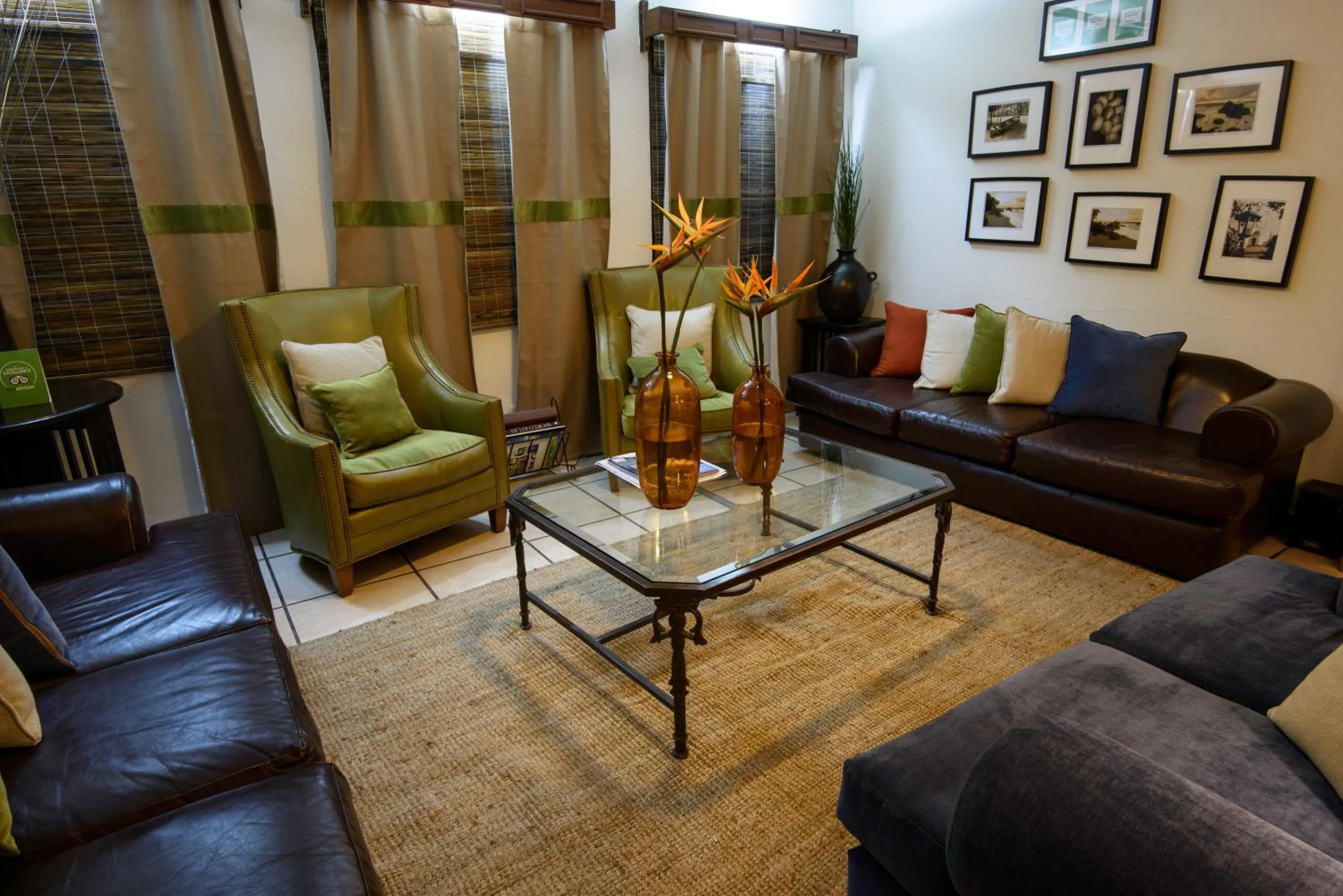 Communal lounge/ TV room in Humuya Inn