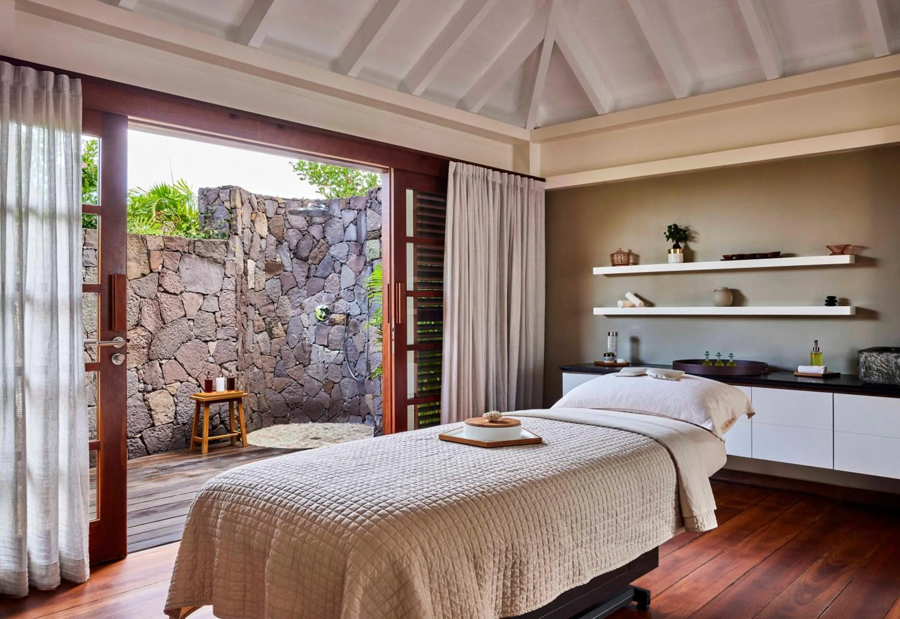 Massage, Bed in Rosewood Le Guanahani St Barth