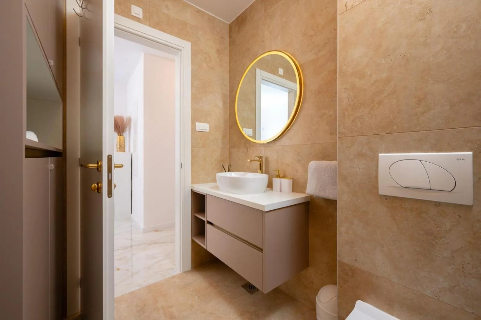 Toilet in Apartment MiFi