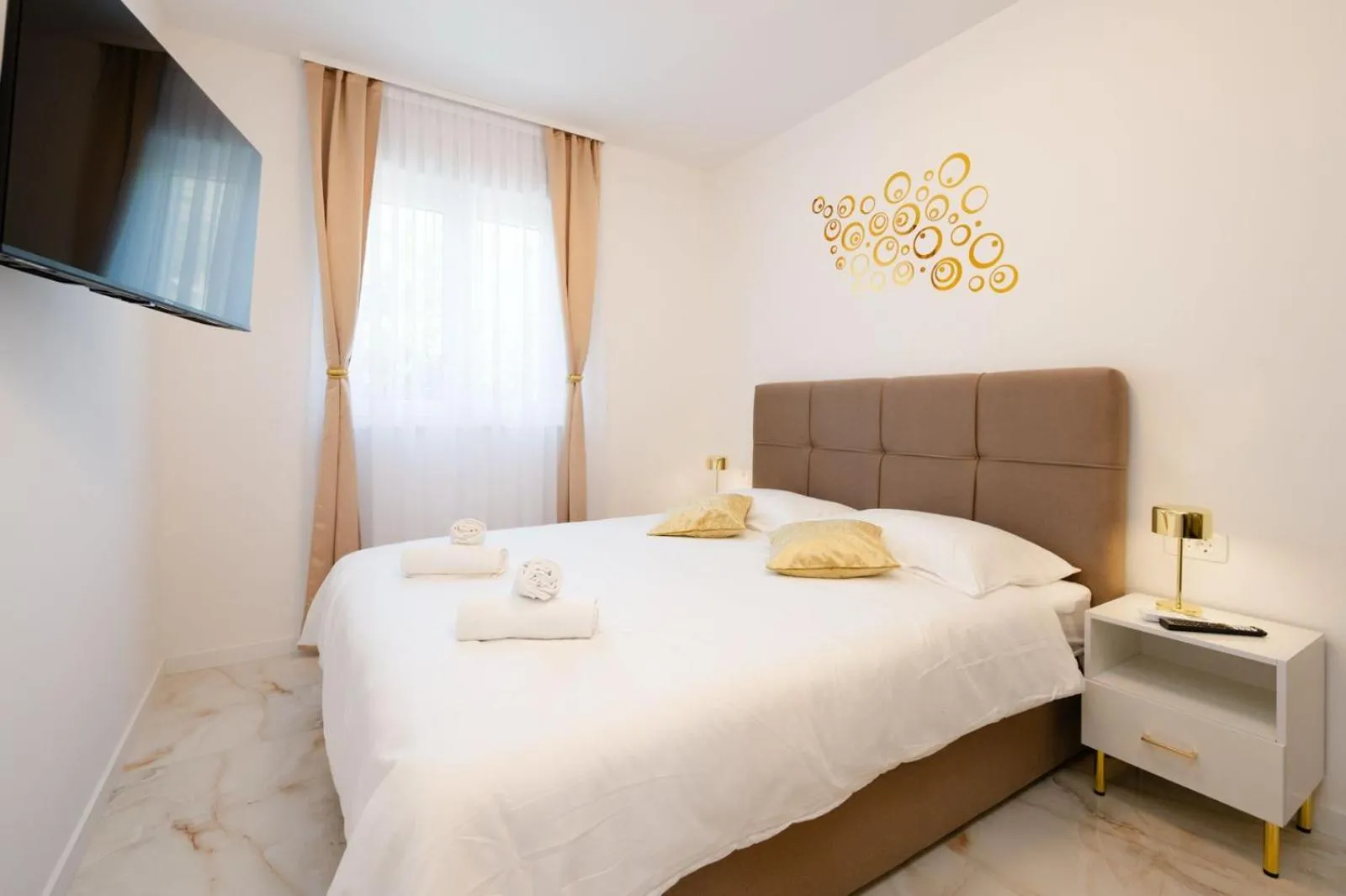 Bed in Apartment MiFi