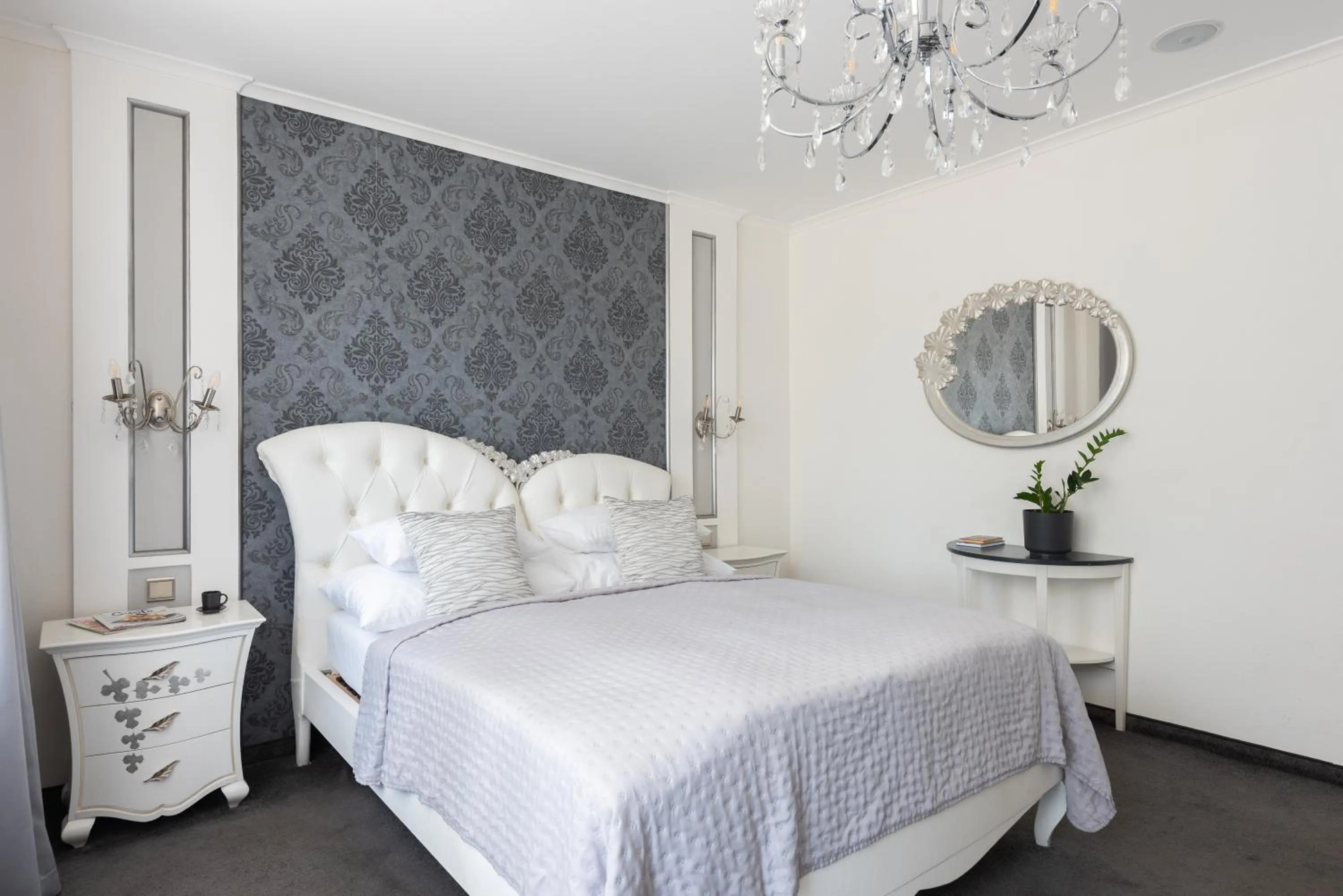 Bed in Wellness & SPA boutique Hotel pod lipkami Prague