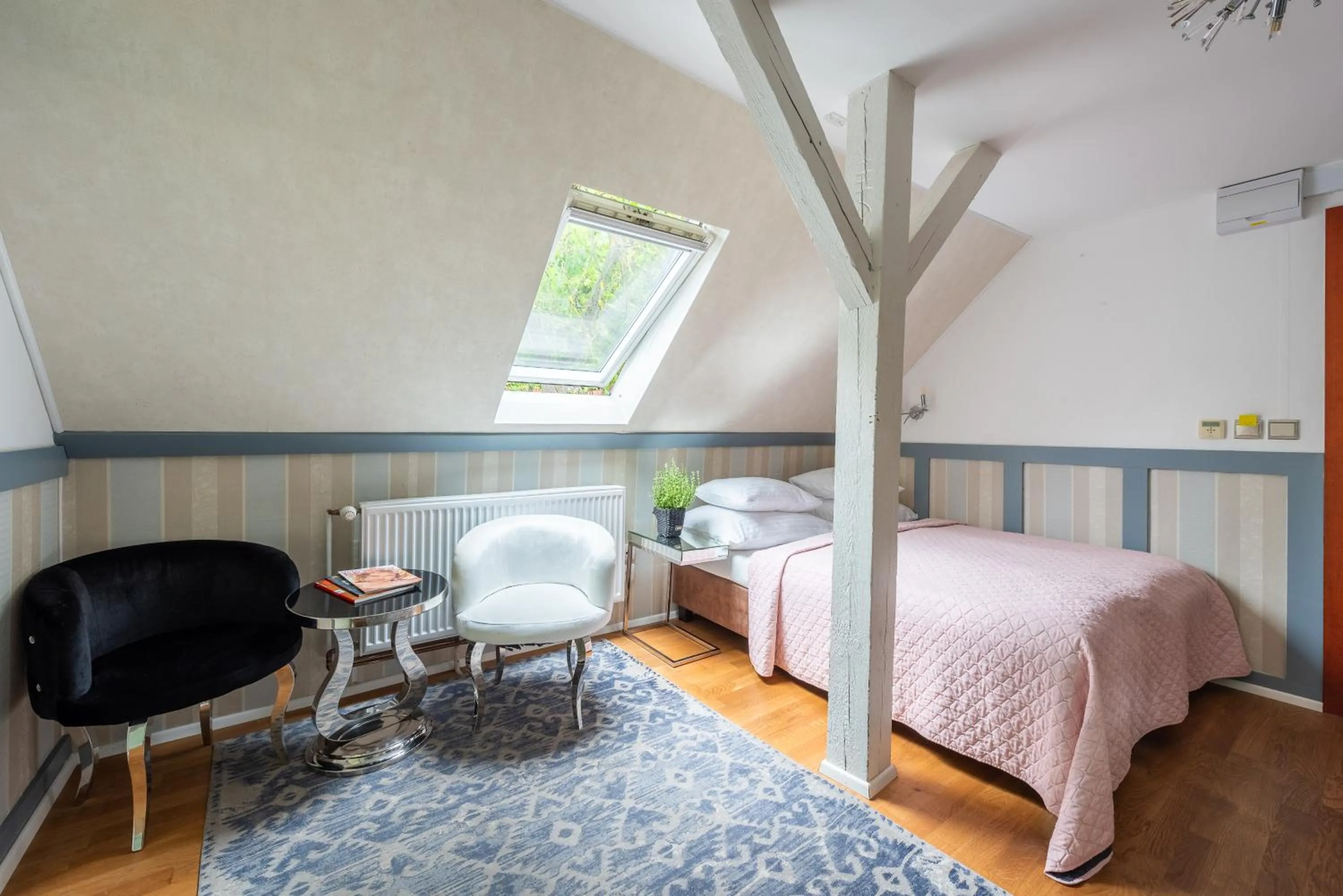 Bed in Wellness & SPA boutique Hotel pod lipkami Prague