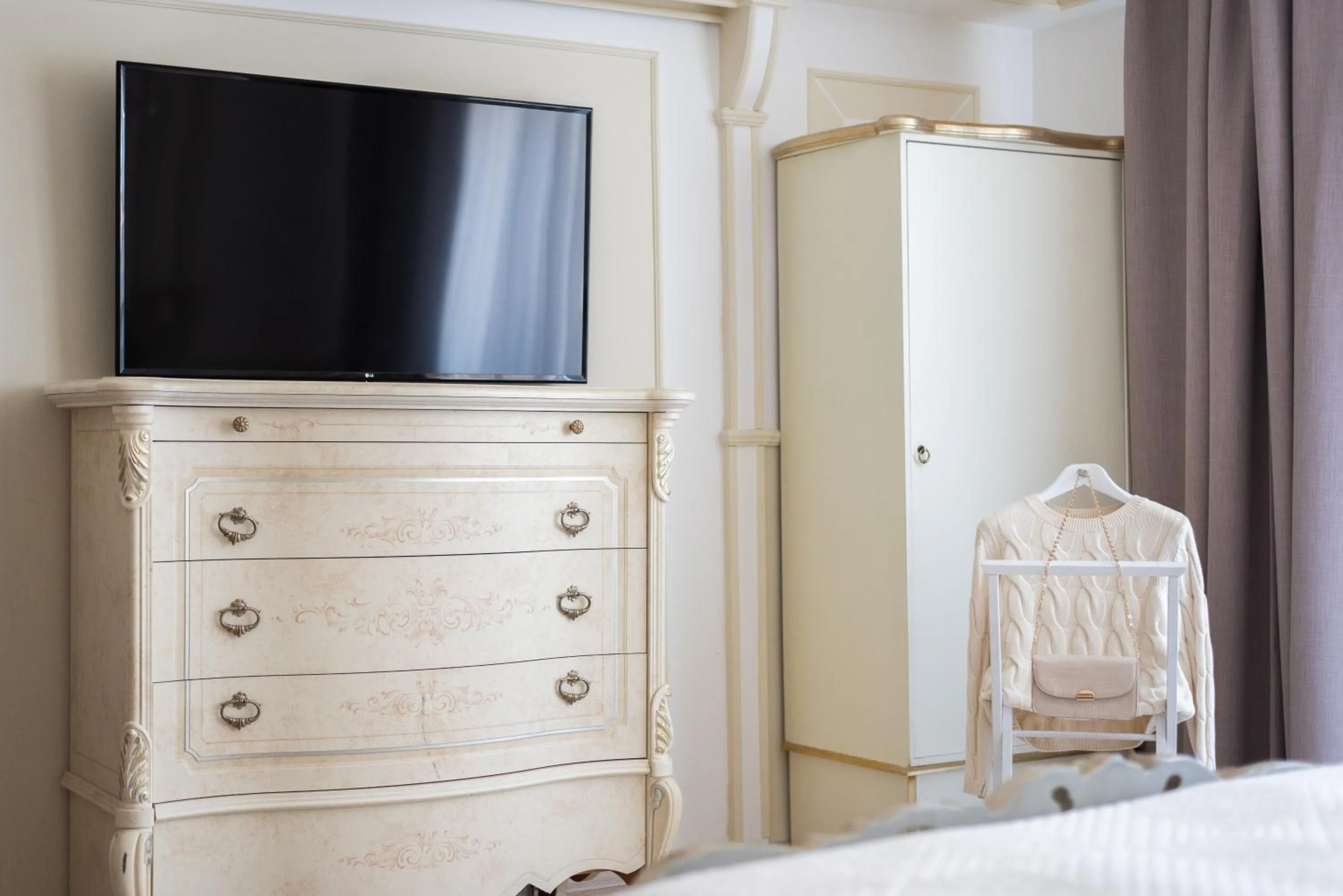 Bed in Wellness & SPA boutique Hotel pod lipkami Prague