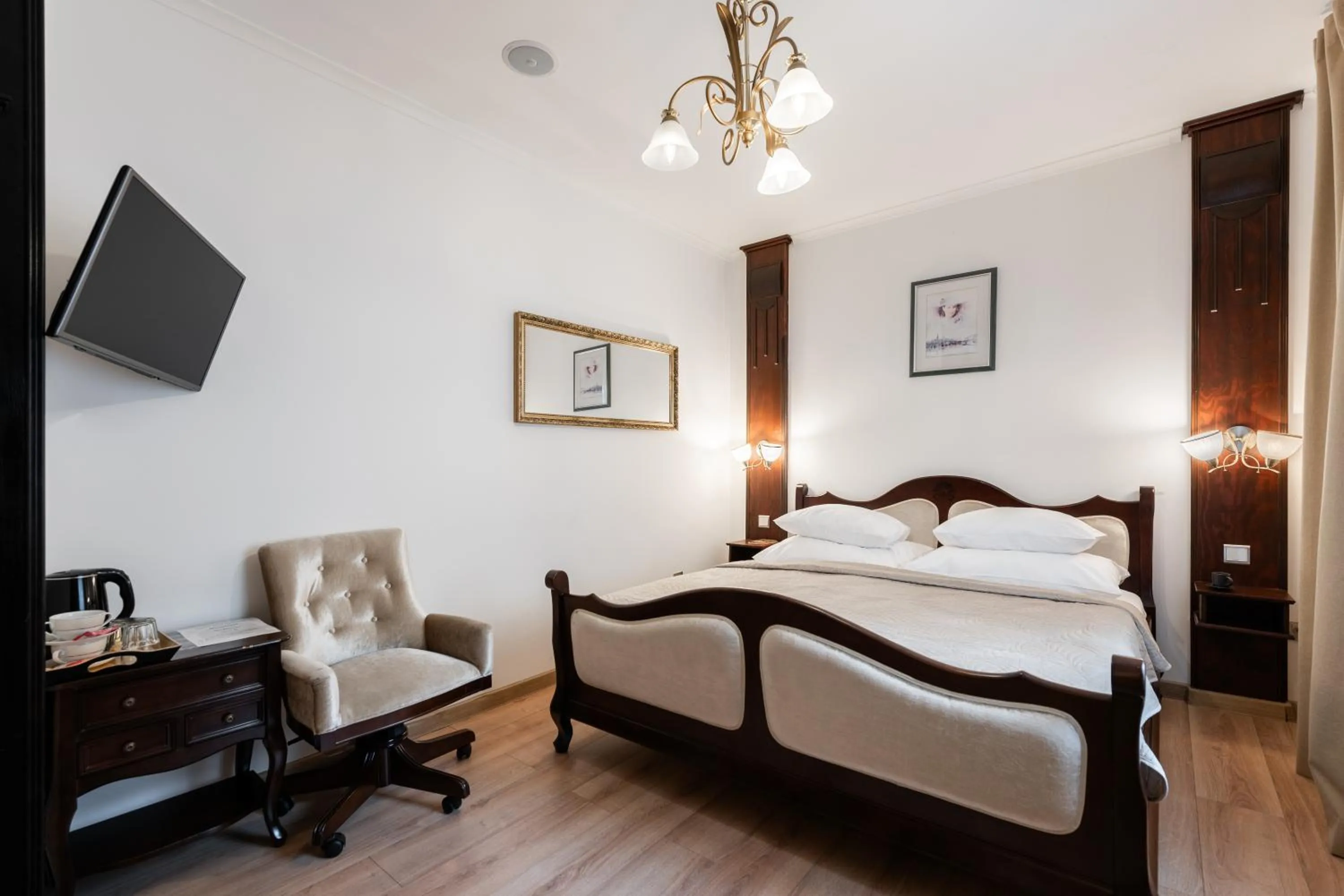 Bed in Wellness & SPA boutique Hotel pod lipkami Prague