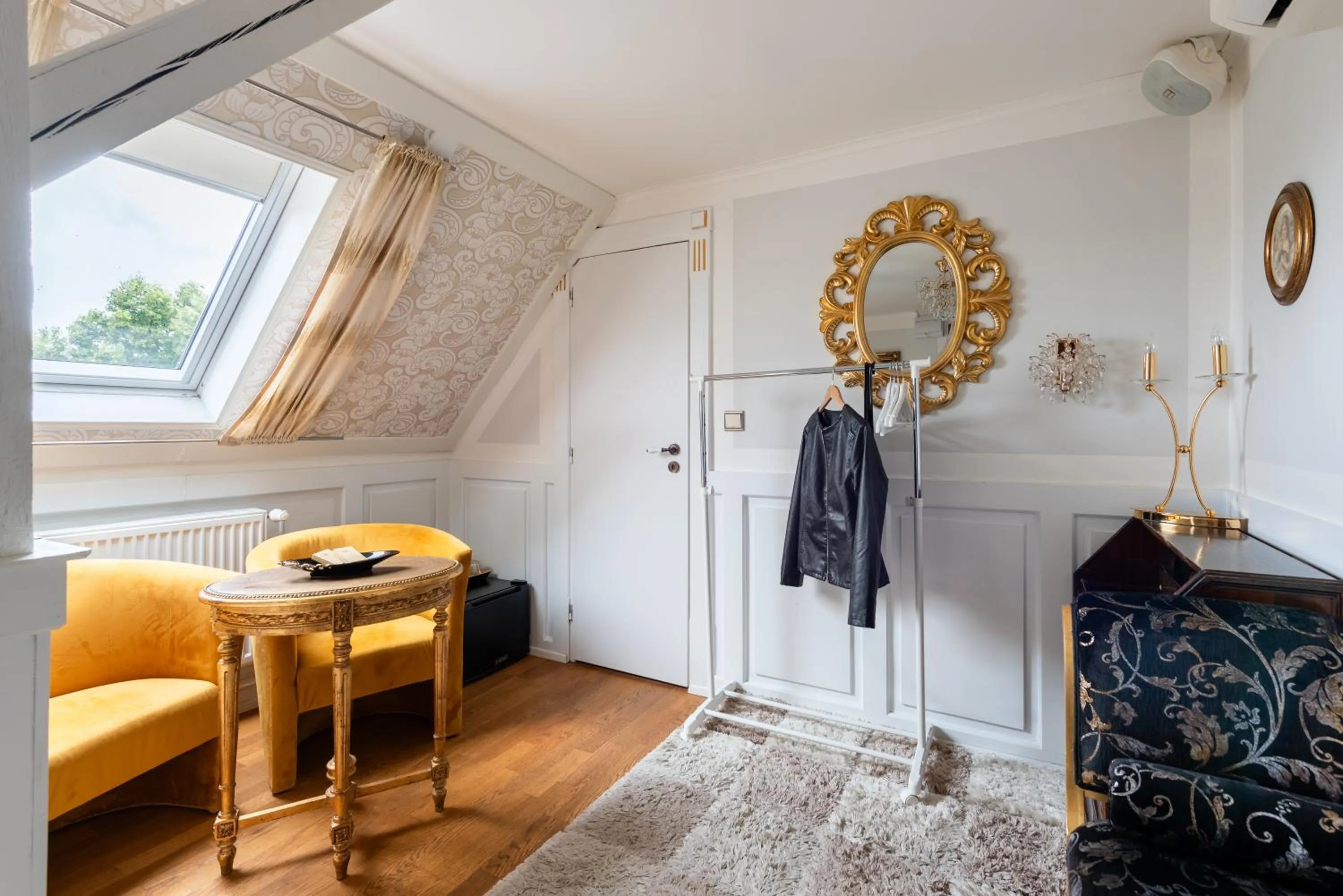 Bed in Wellness & SPA boutique Hotel pod lipkami Prague