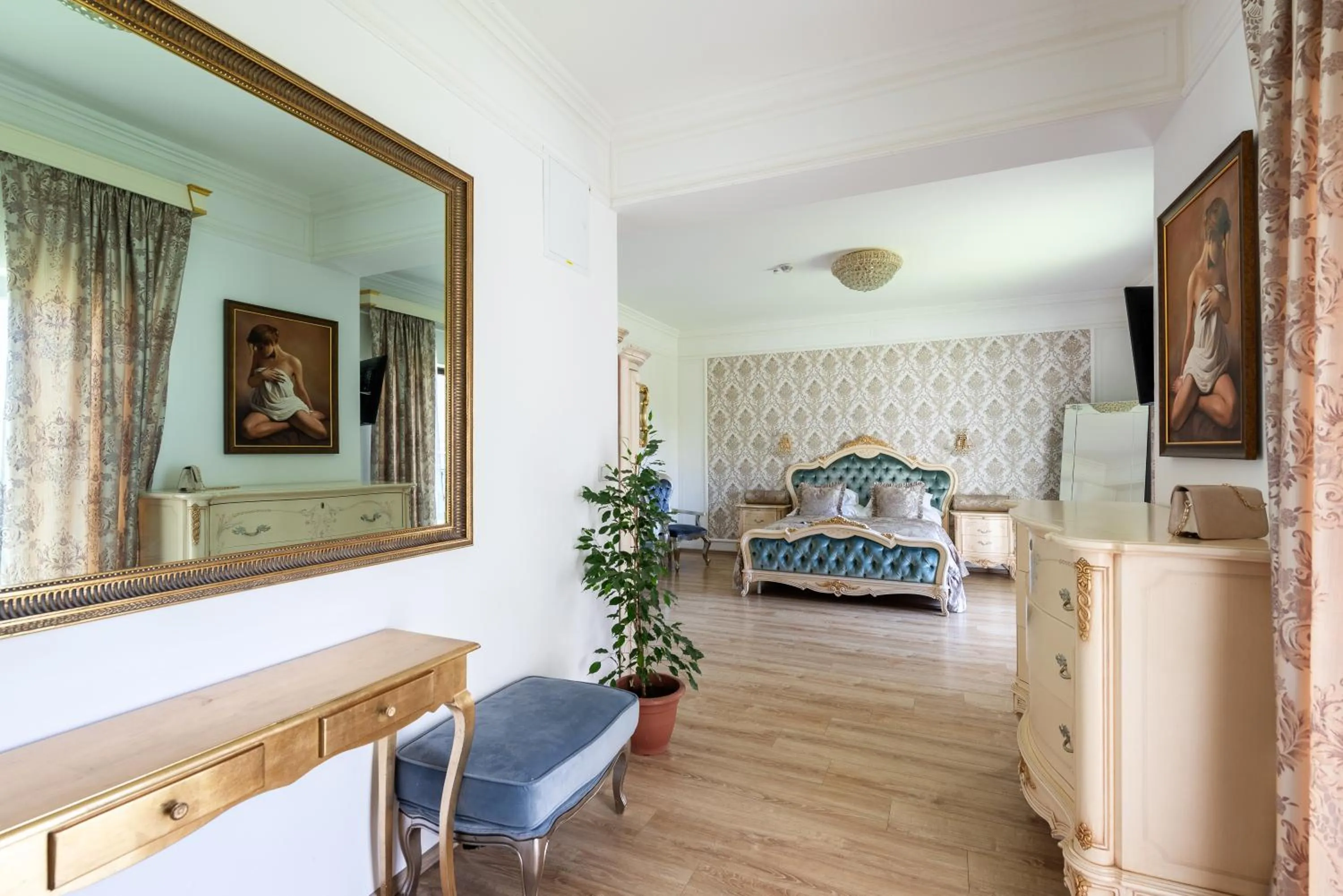 Bed in Wellness & SPA boutique Hotel pod lipkami Prague