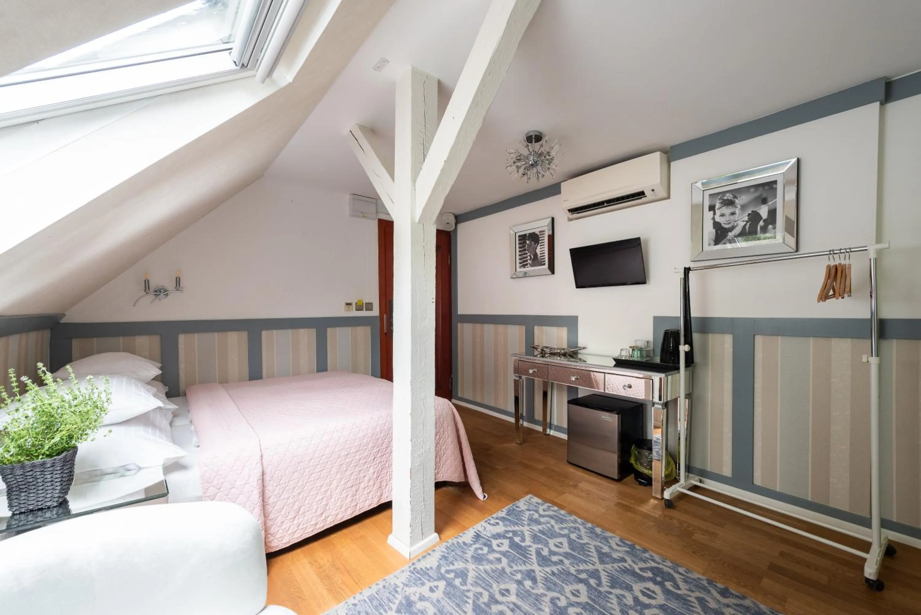 Bed in Wellness & SPA boutique Hotel pod lipkami Prague