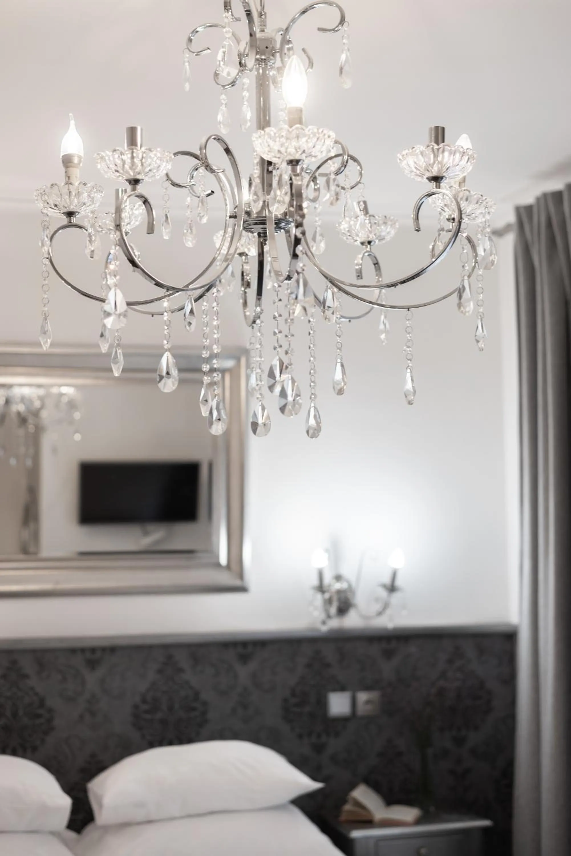 Bed in Wellness & SPA boutique Hotel pod lipkami Prague