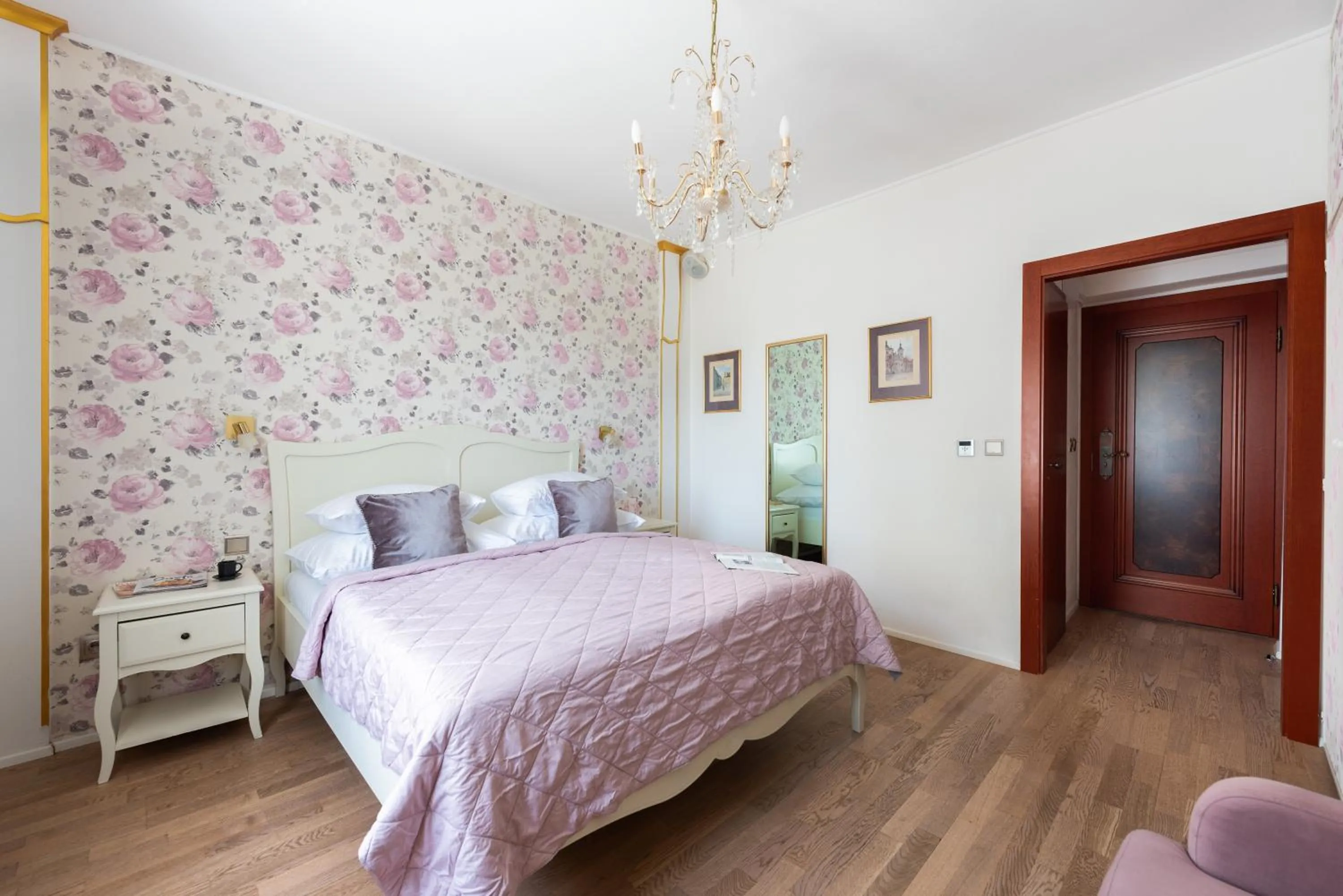 Bed in Wellness & SPA boutique Hotel pod lipkami Prague