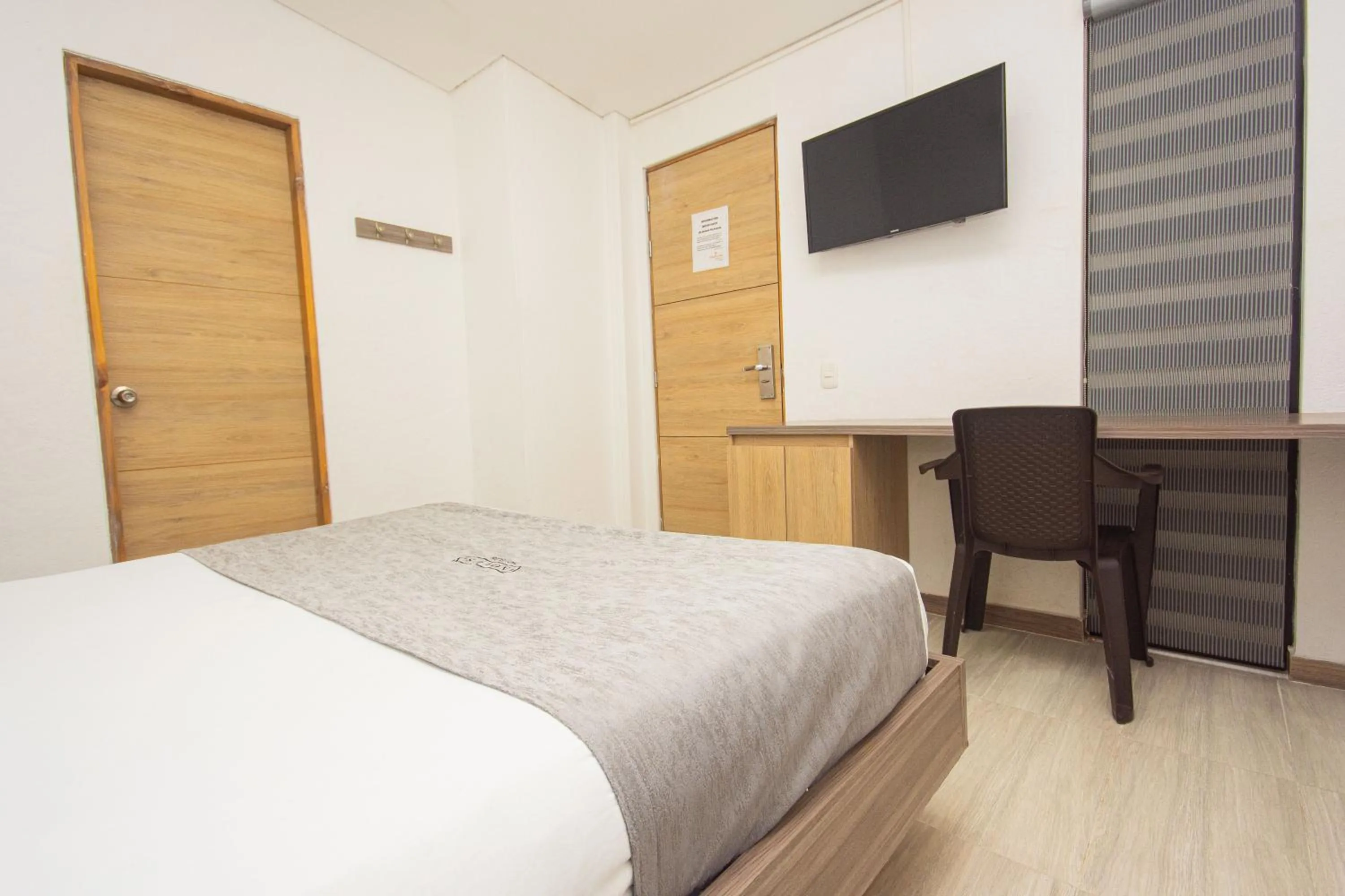 Bedroom, Bed in Novus Laureles