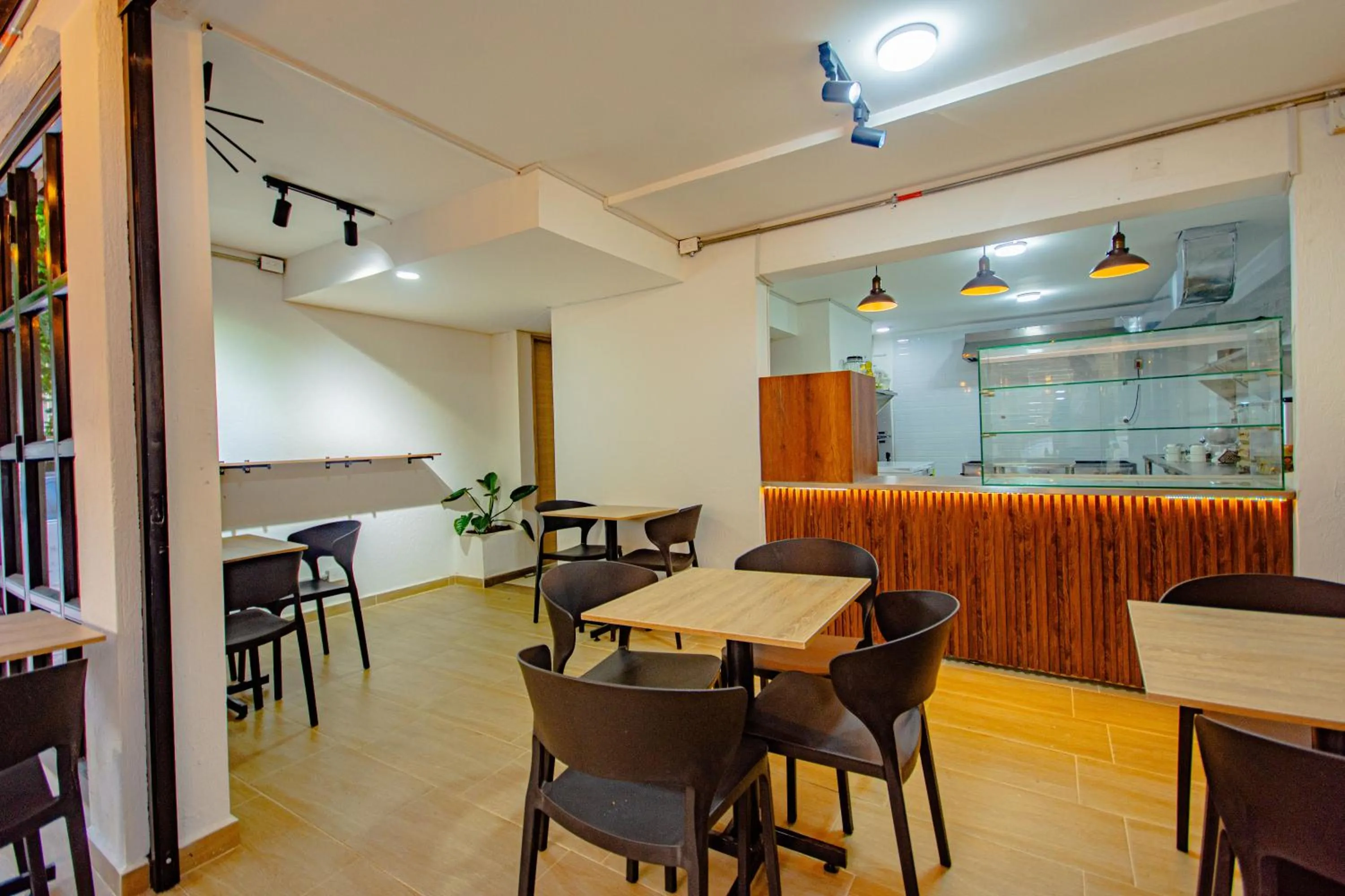 Restaurant/places to eat in Novus Laureles