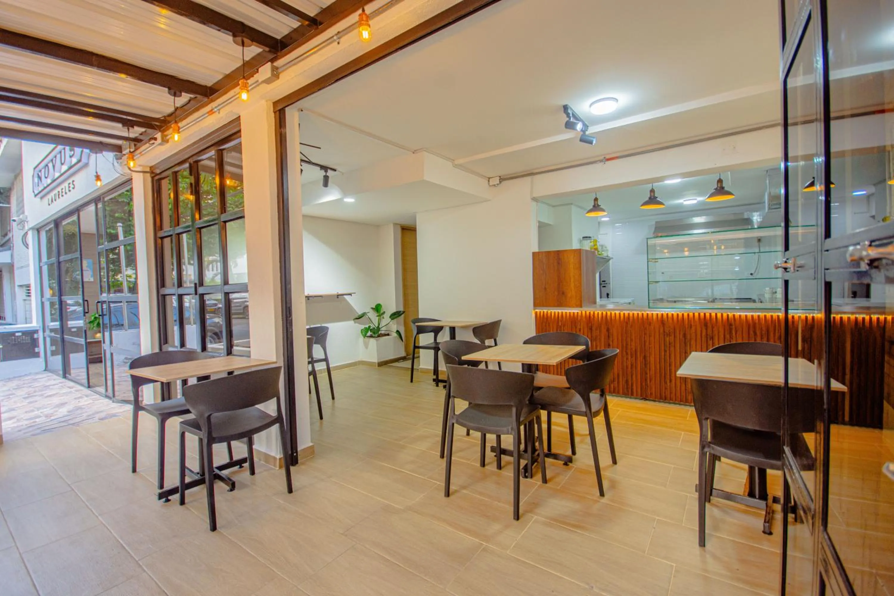 Restaurant/places to eat in Novus Laureles
