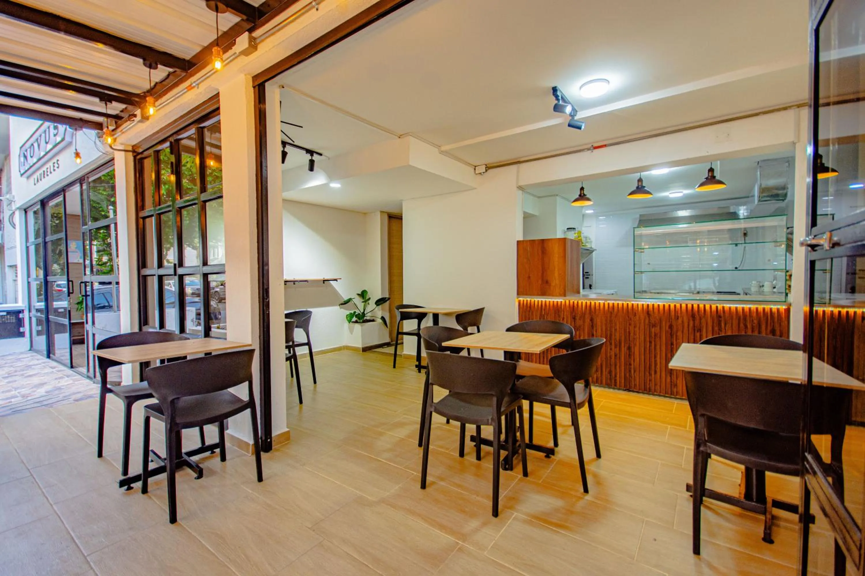 Restaurant/places to eat in Novus Laureles