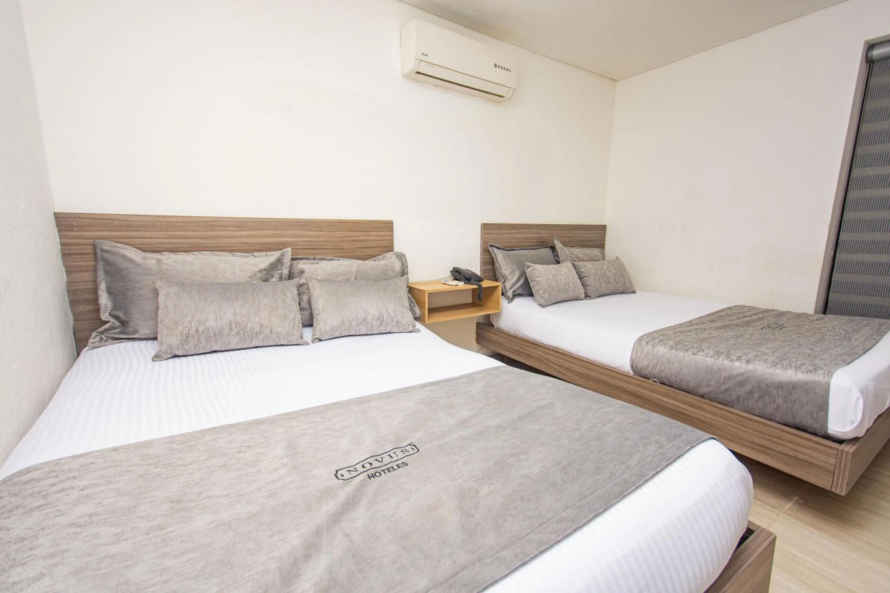 Bedroom, Bed in Novus Laureles