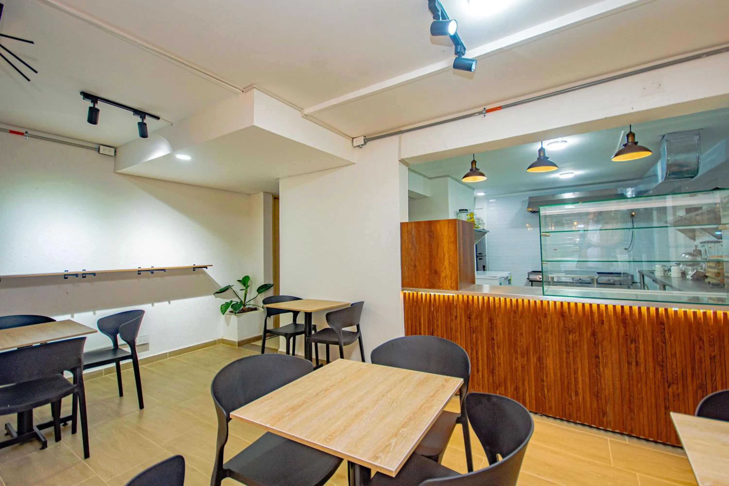 Restaurant/places to eat in Novus Laureles